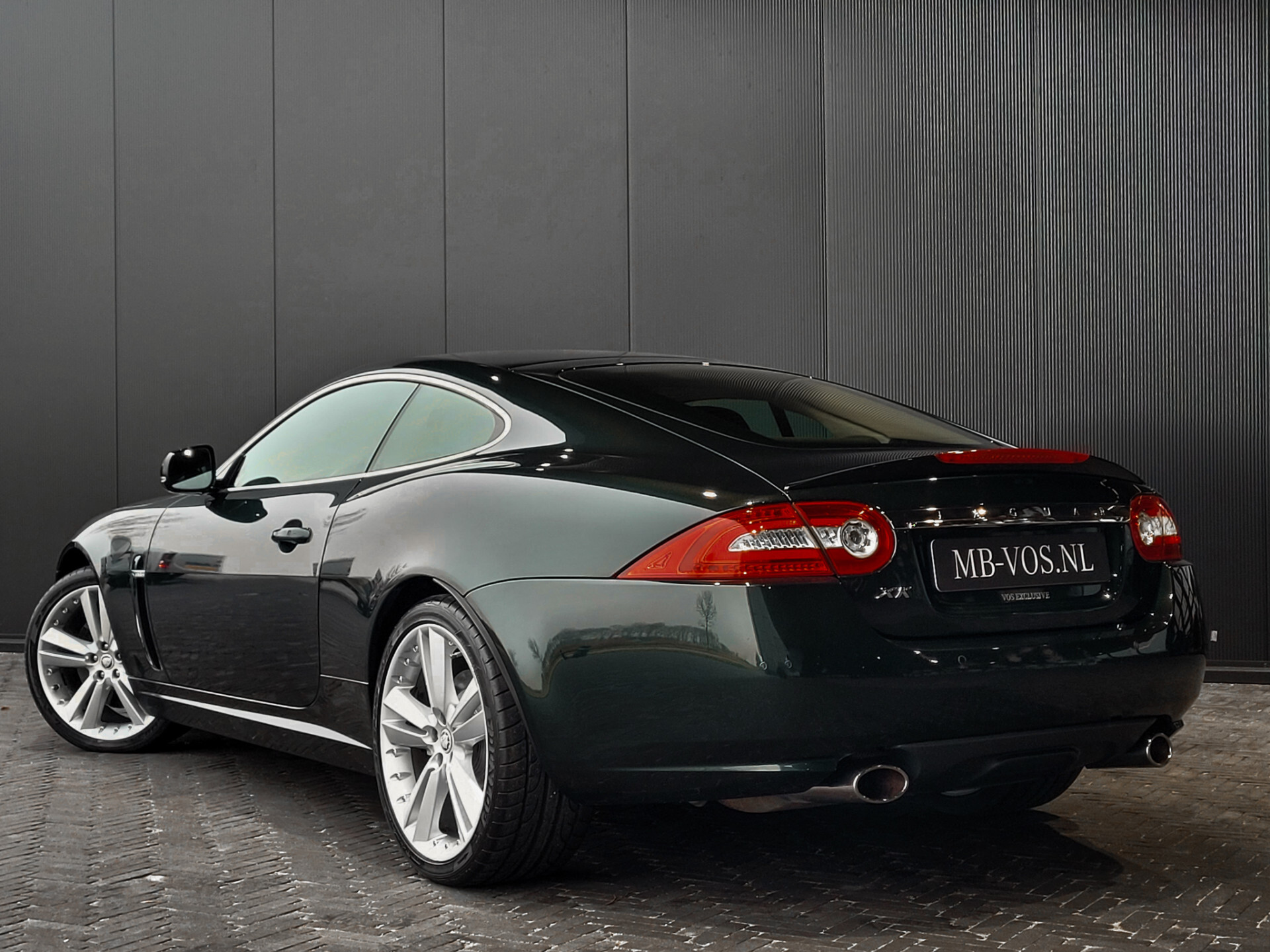 Jaguar XK 5.0 V8 Coupé Portfolio Dealer onderhouden | 2e eigenaar | B&W | 20" | Alcantara Foto 2