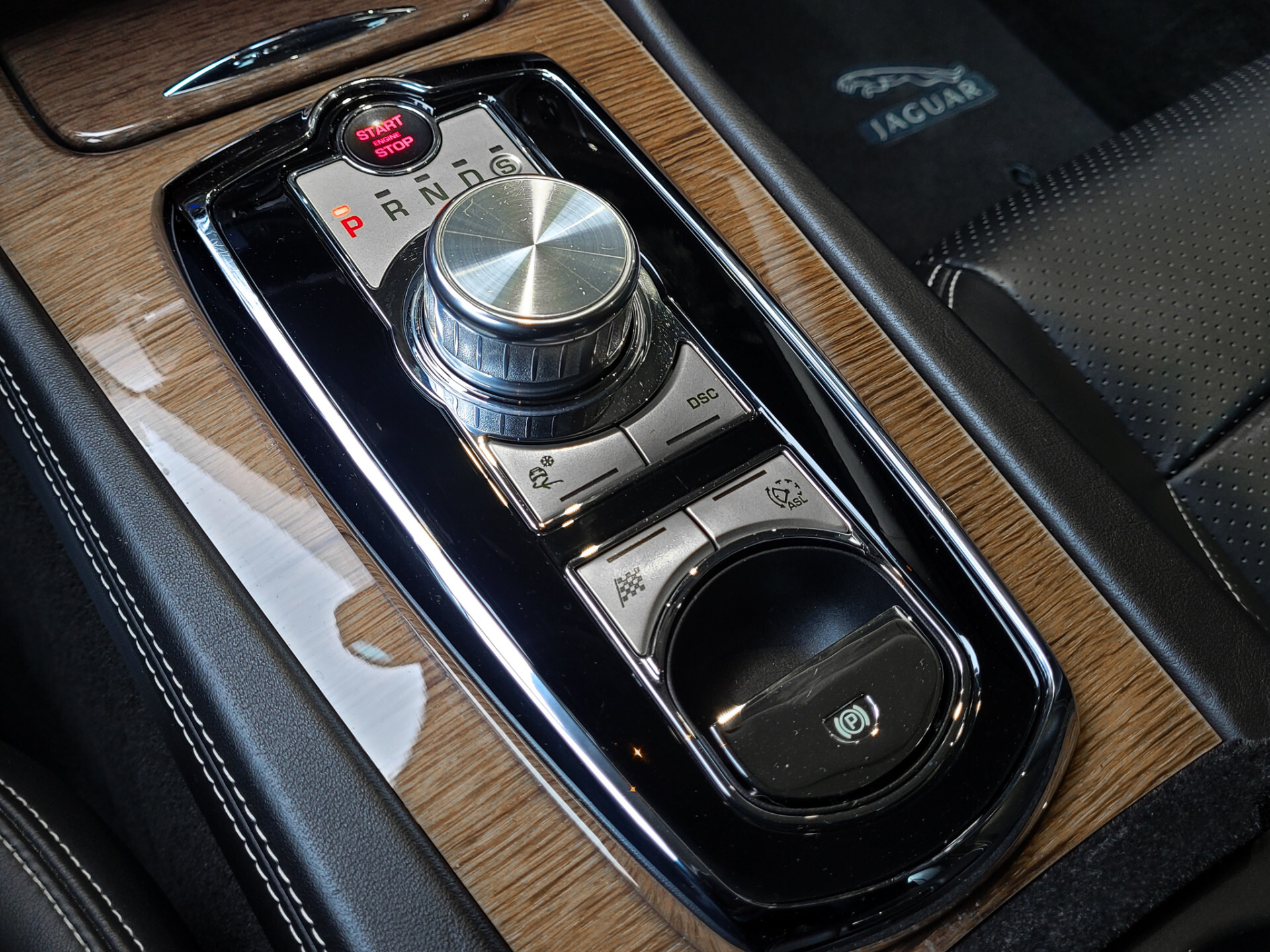 Jaguar XK 5.0 V8 Coupé Portfolio Dealer onderhouden | 2e eigenaar | B&W | 20" | Alcantara Foto 25