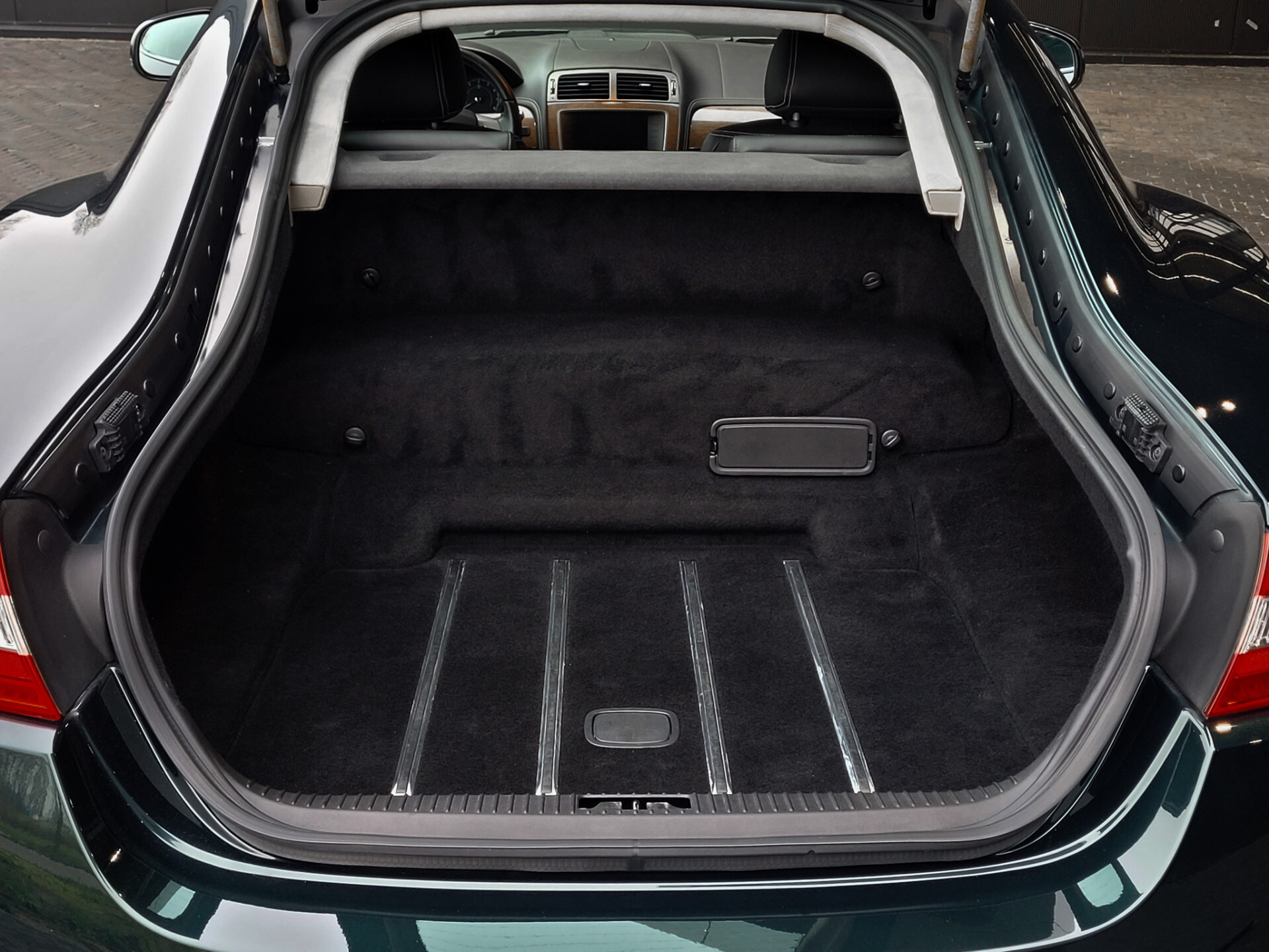 Jaguar XK 5.0 V8 Coupé Portfolio Dealer onderhouden | 2e eigenaar | B&W | 20" | Alcantara Foto 28
