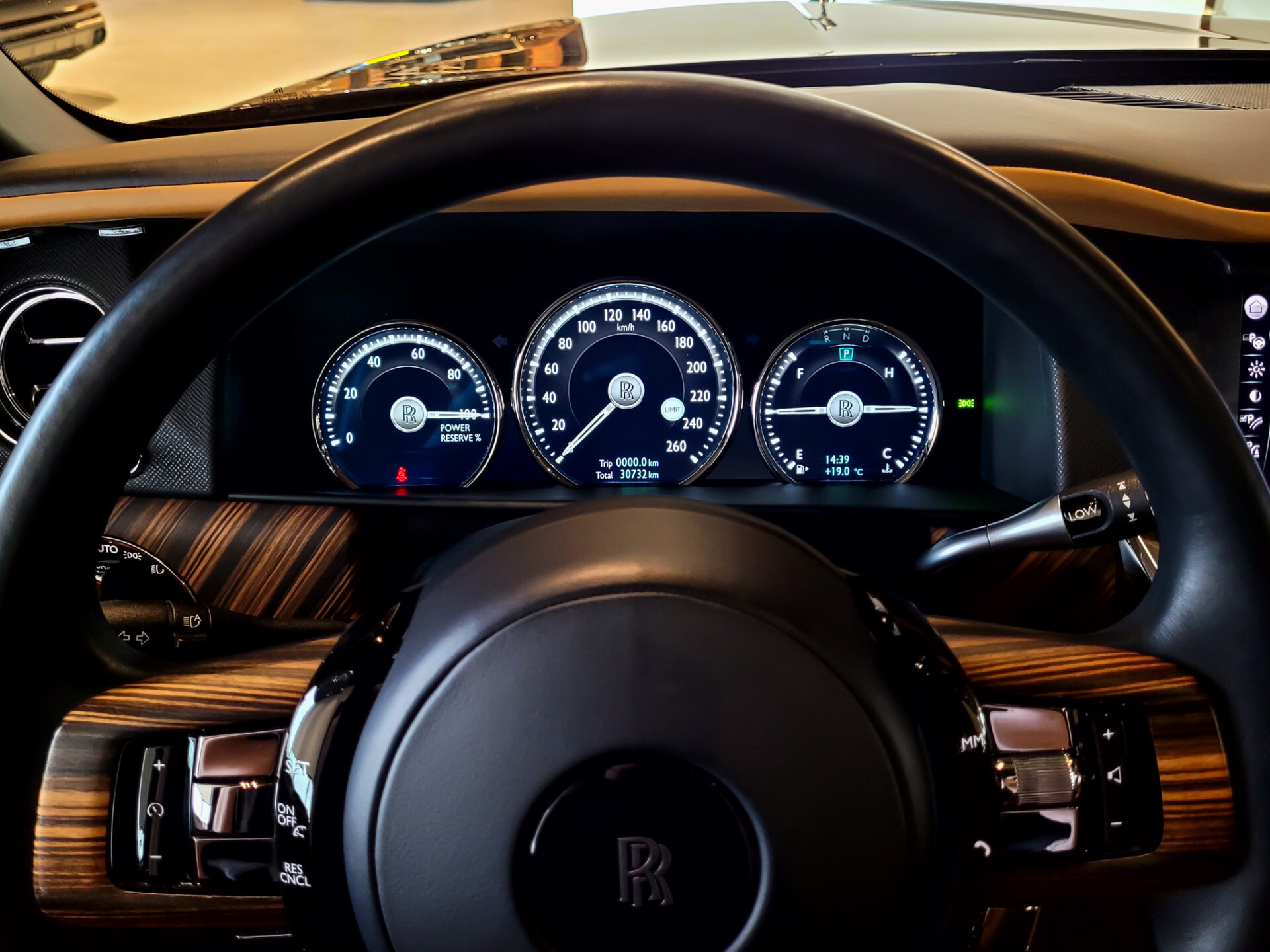 Rolls-Royce Cullinan 6.75 V12 Driving Assistant|Entertainment|Klaptafels|Panorama|Sterrenhemel|Mansory|5-persoons|New Service Foto 7