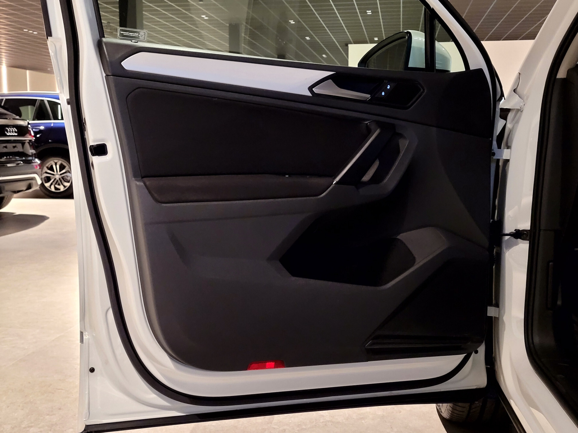 Volkswagen Tiguan 1.4 TSI R-Line Fullmap Navi|Carplay|ECC|DAB|17"|Privacyglas|PDC Foto 8
