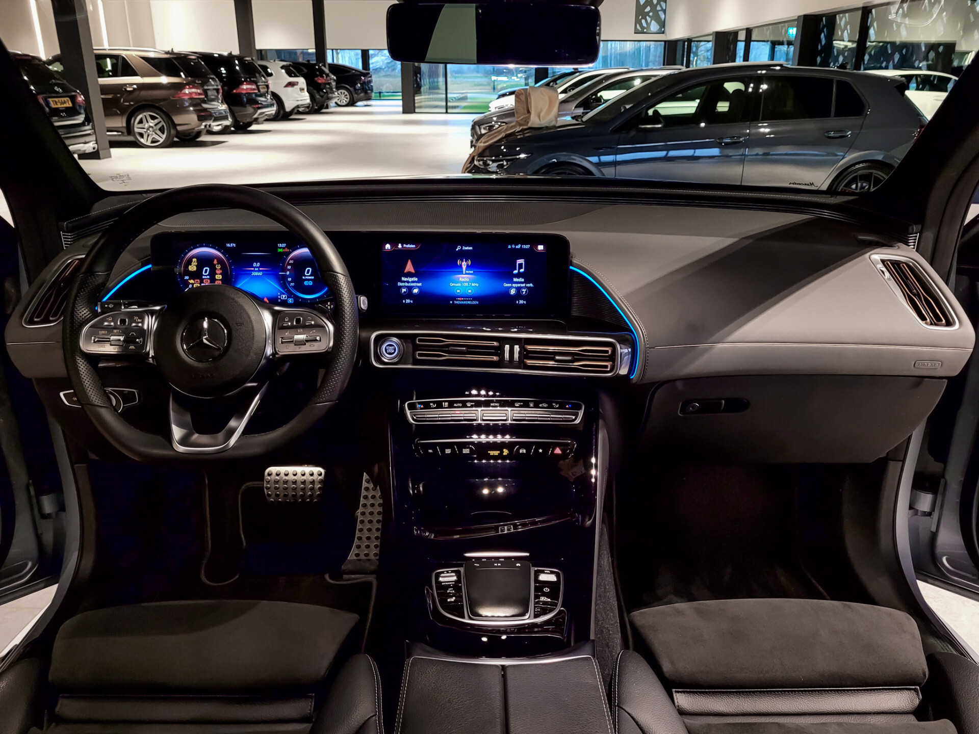 Mercedes-Benz EQC 400 4-M AMG Distronic|Keyless|360|Burmester|Trekhaak|Treeplanken|Incl. BTW Foto 5