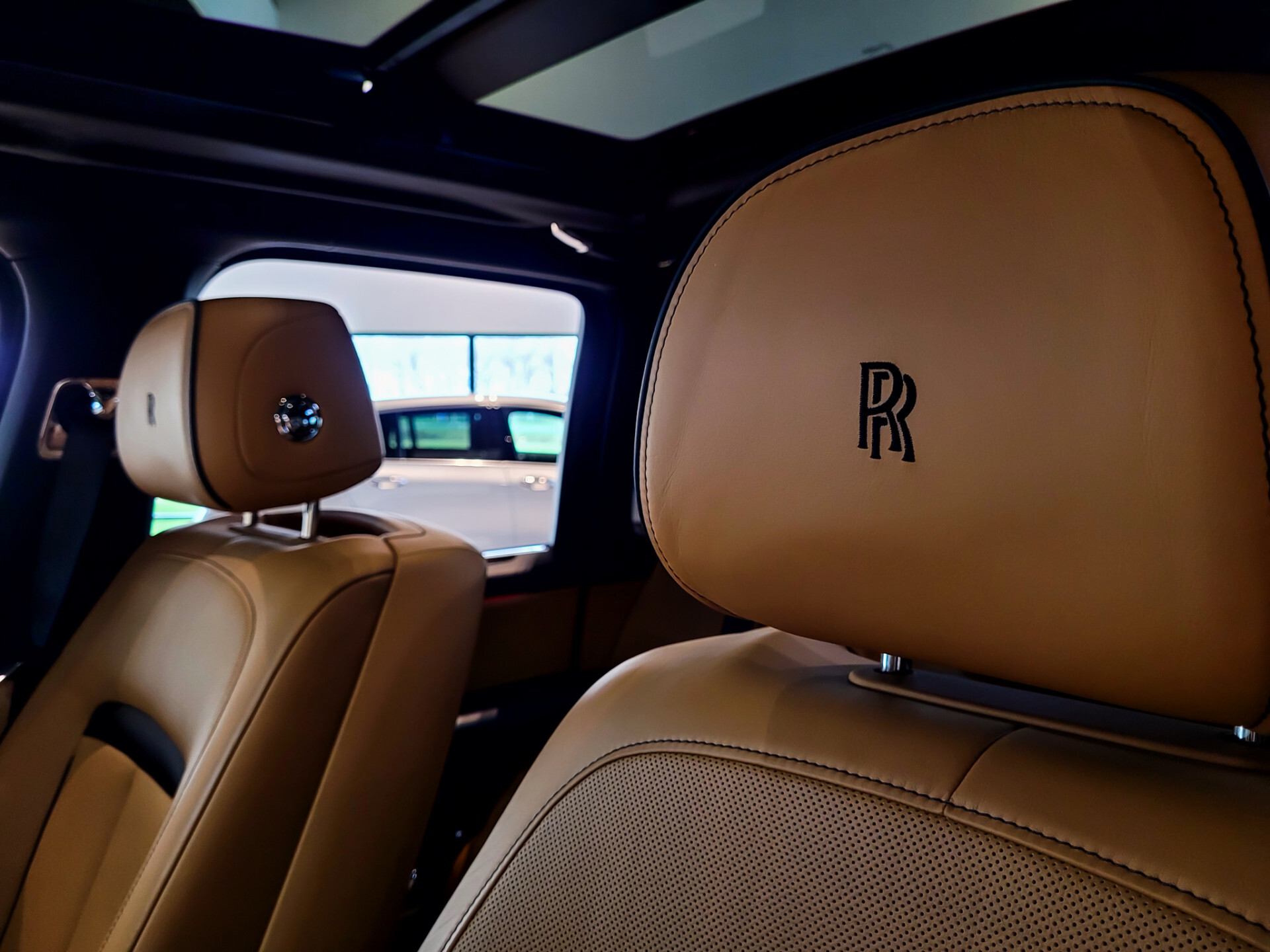 Rolls-Royce Cullinan 6.75 V12 Driving Assistant|Entertainment|Klaptafels|Panorama|Sterrenhemel|Mansory|5-persoons|New Service Foto 38