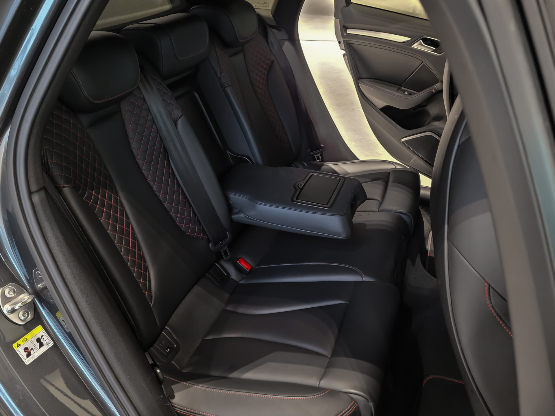 Audi S3 Sportback 2.0 TFSI Quattro Schaalstoelen|Nappaleder|Bang&Olufsen|Remus sportuitlaat|New Service Foto 4