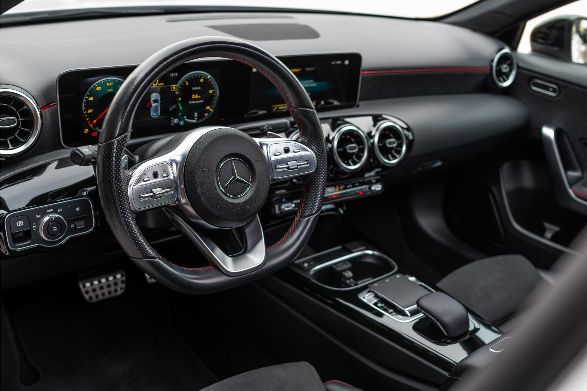Mercedes-Benz A-Klasse 180 d AMG Night | Panorama | Widescreen | LED | MBUX Aut7 Foto 16