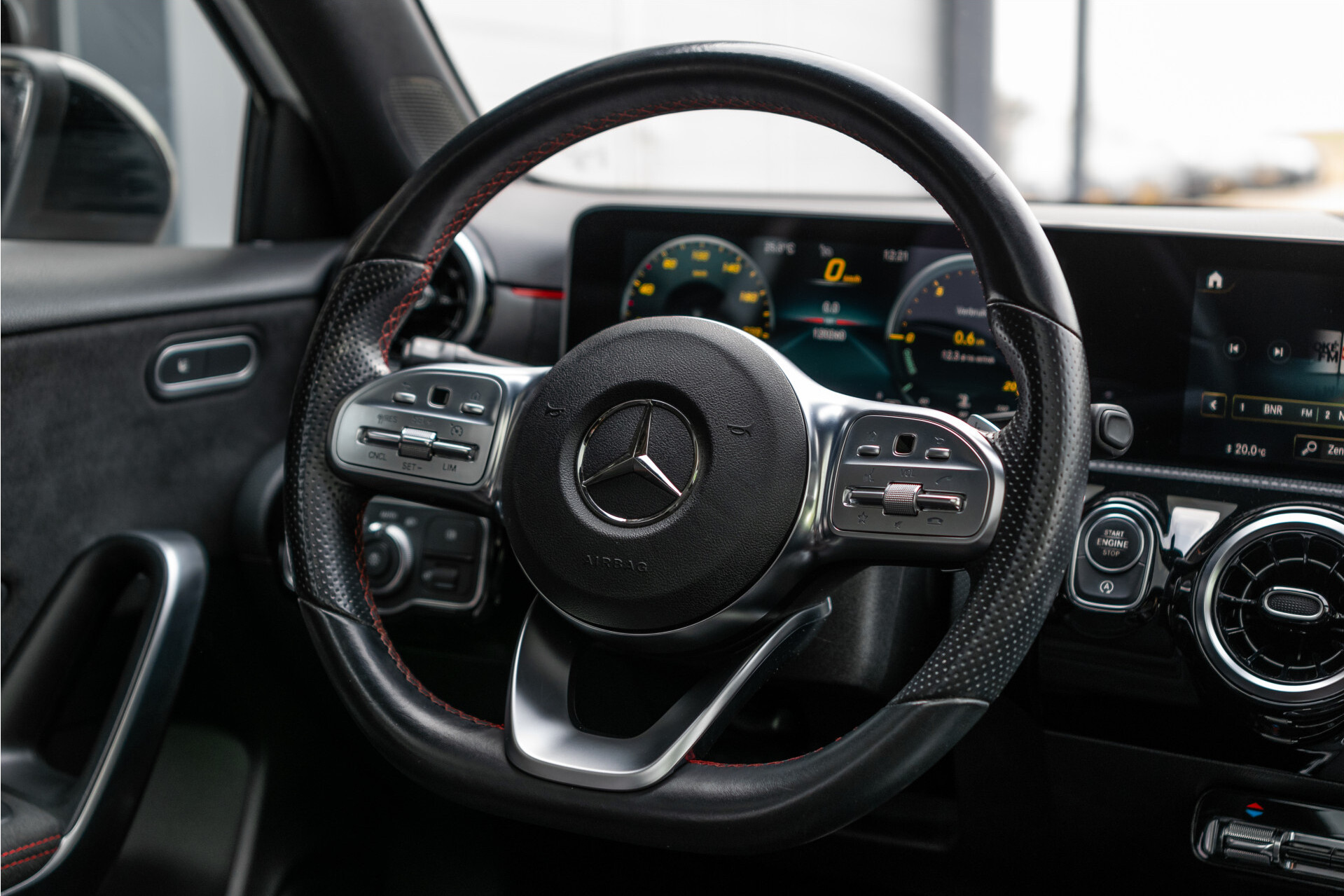 Mercedes-Benz A-Klasse 180 d AMG Night | Panorama | Widescreen | LED | MBUX Aut7 Foto 7