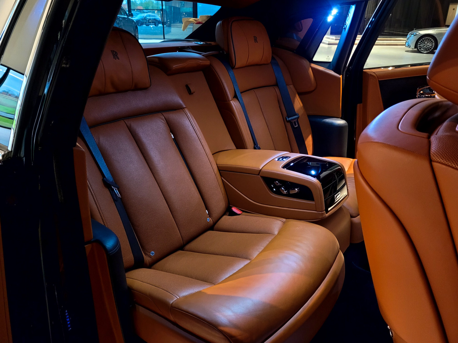 Rolls-Royce Phantom VIII 6.7 V12 Starlight|Coachline|Entertainment|Picknick|Bespoke Foto 4