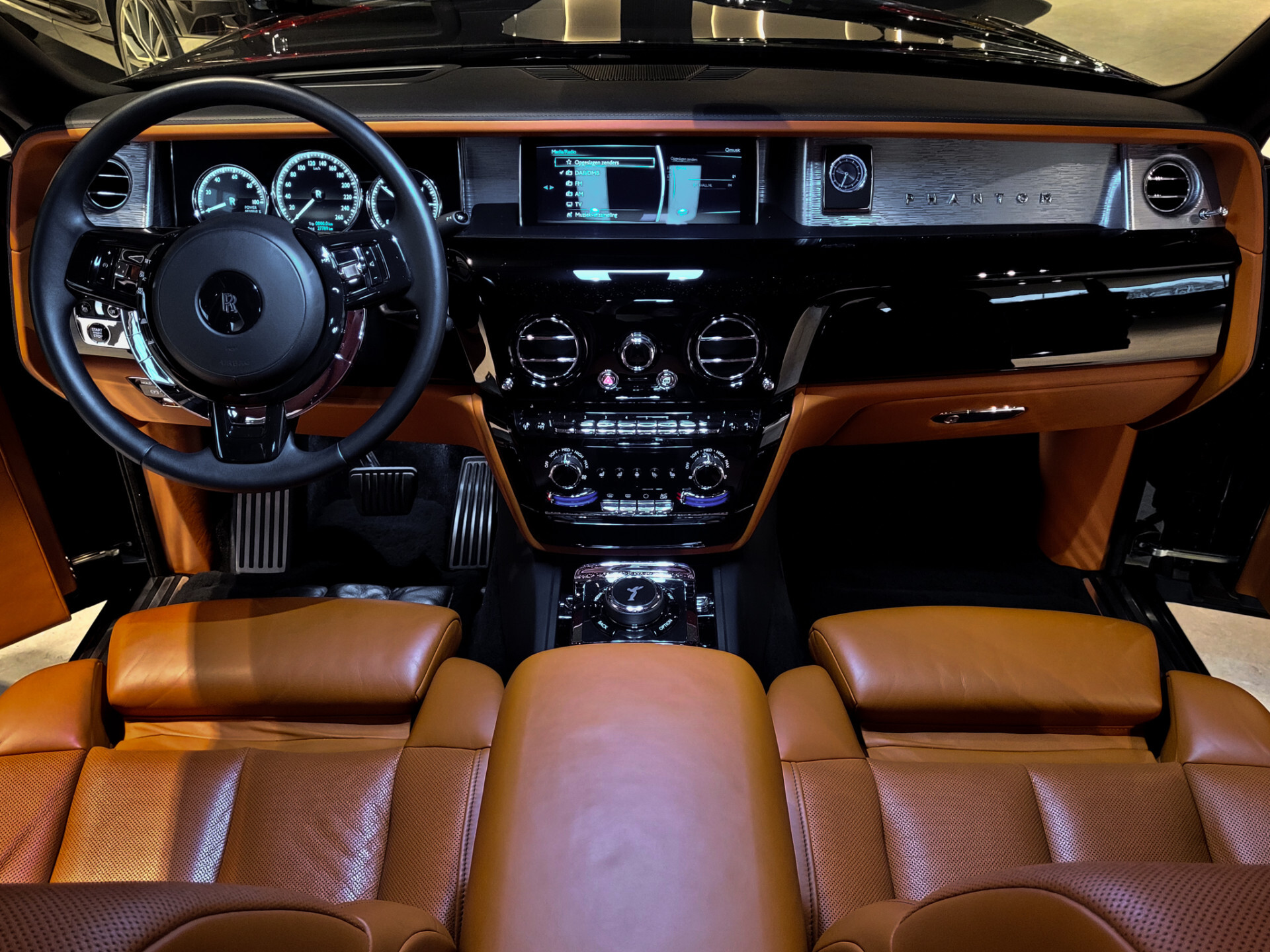 Rolls-Royce Phantom VIII 6.7 V12 Starlight|Coachline|Entertainment|Picknick|Bespoke Foto 5
