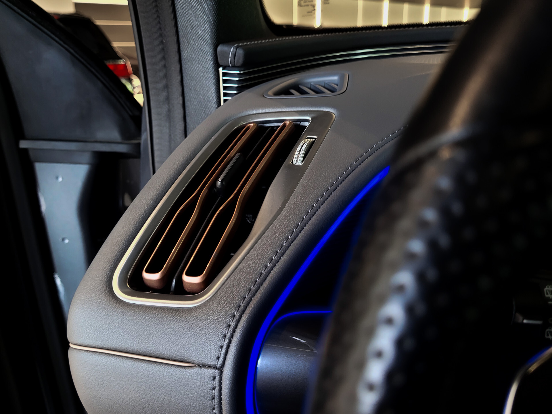 Mercedes-Benz EQC 400 4-M 80 kWh Schuif/kanteldak|MBUX|360 camera|Soundsystem|MULTIBEAM LED|DAB Foto 15