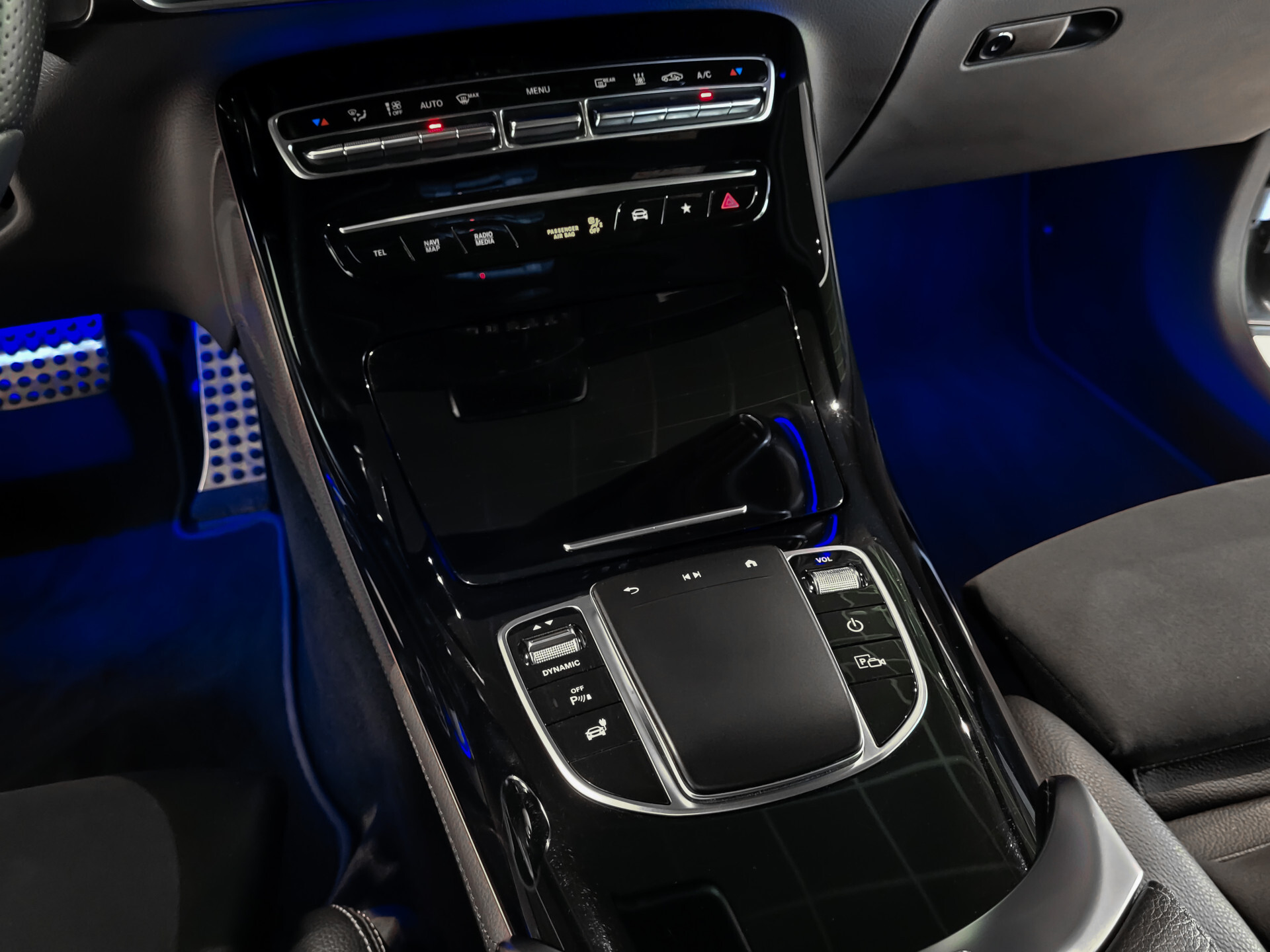 Mercedes-Benz EQC 400 4-M 80 kWh Schuif/kanteldak|MBUX|360 camera|Soundsystem|MULTIBEAM LED|DAB Foto 31