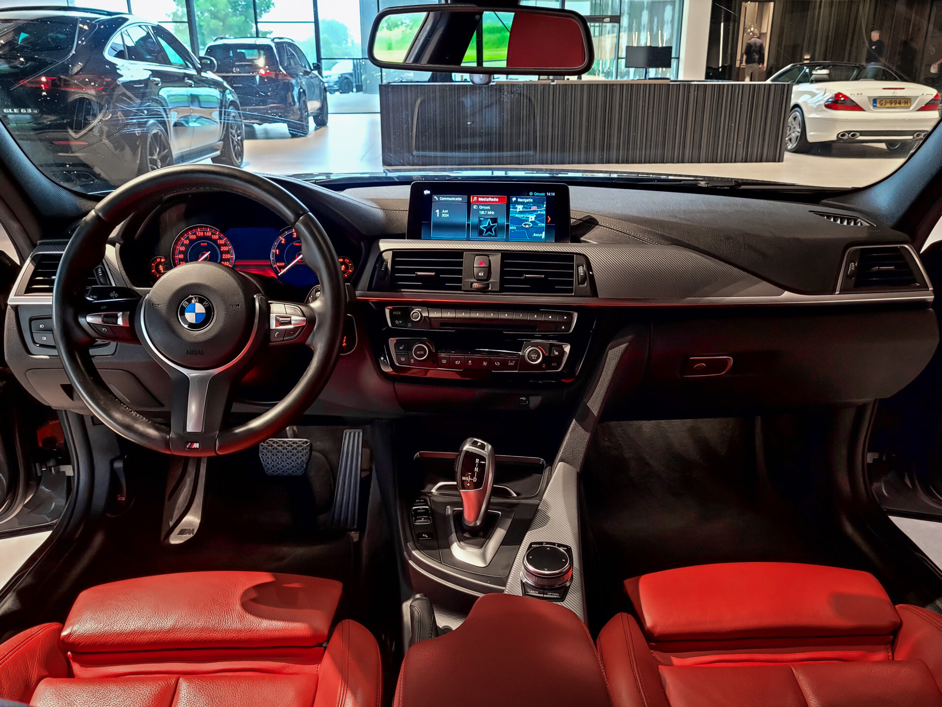 BMW 3 Serie 318i Edition M Sport Shadow High Executive Camera|Hifi|Dab|18"|ECC|LED|Korralrot leder Foto 5