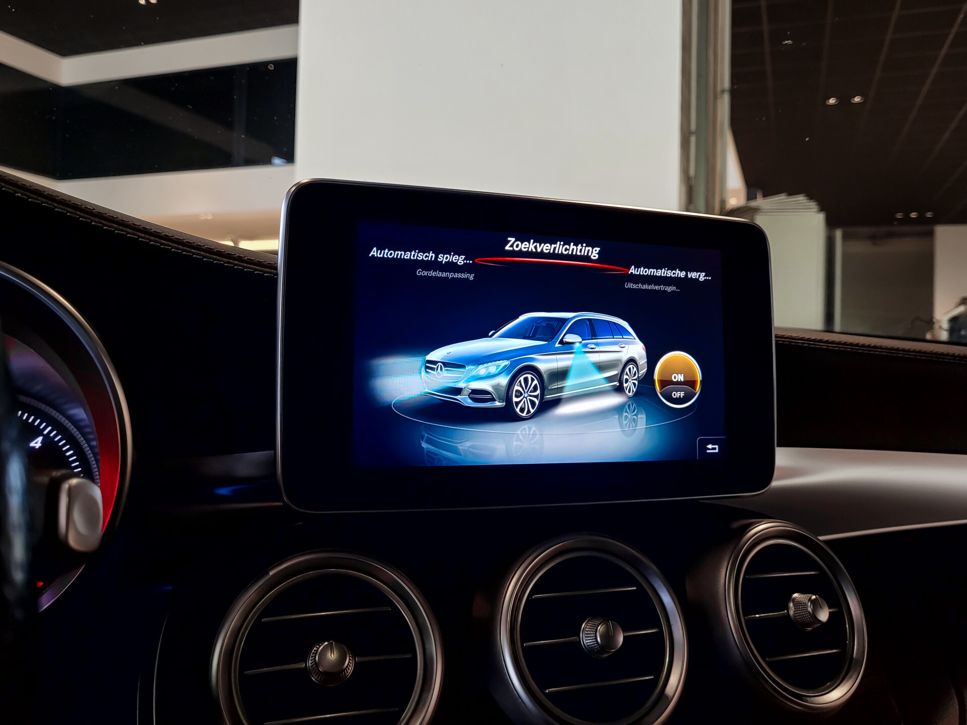 Mercedes-Benz C-Klasse Estate 250 Cdi AMG Panorama|Luchtvering|Distronic|Comand|Trekhaak|LED|19" Foto 14
