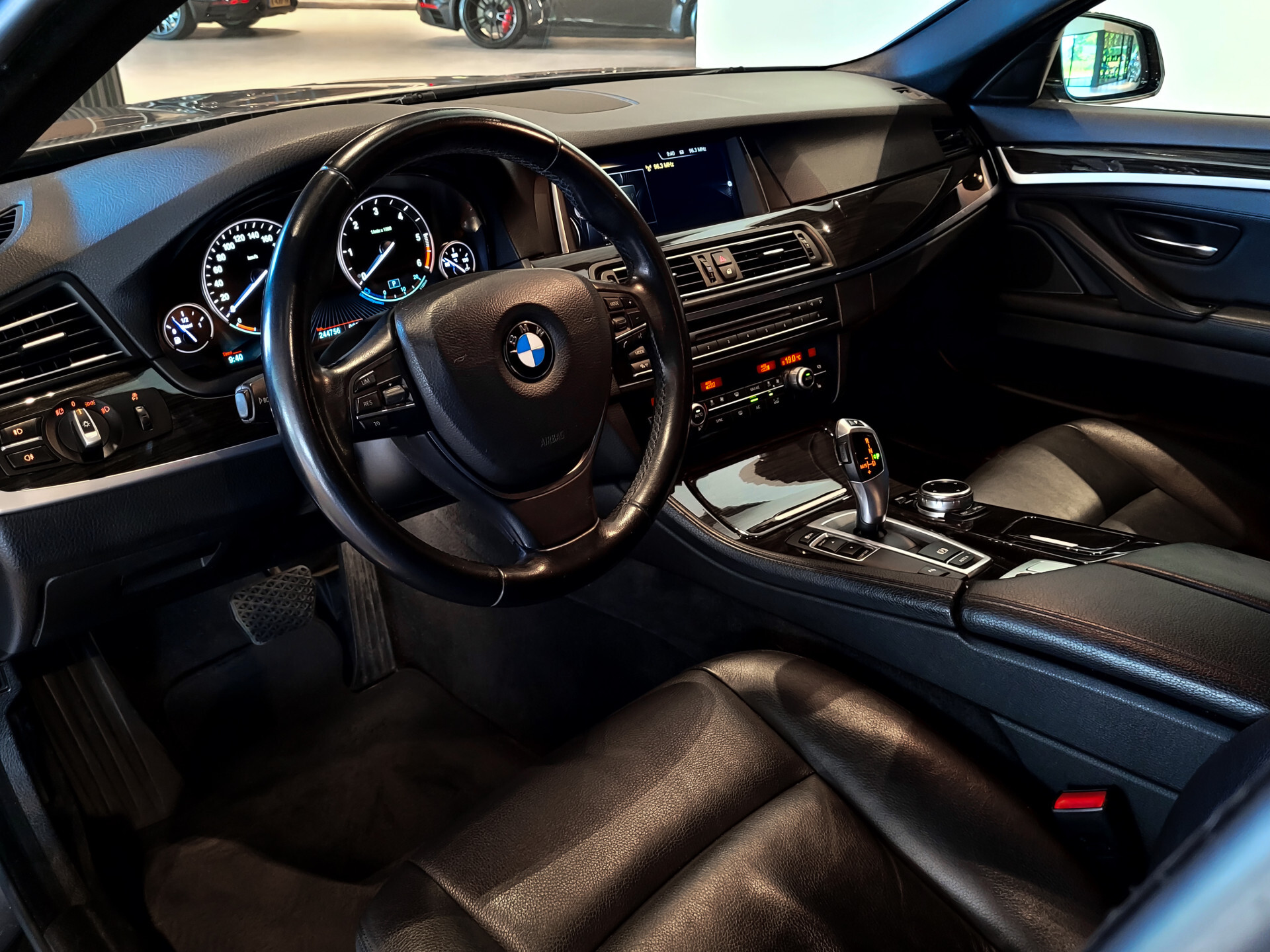 BMW 5 Serie 520D EXECUTIVE Luxury Leder|Prof Navi|Verwarmde Stoelen|LED Foto 15