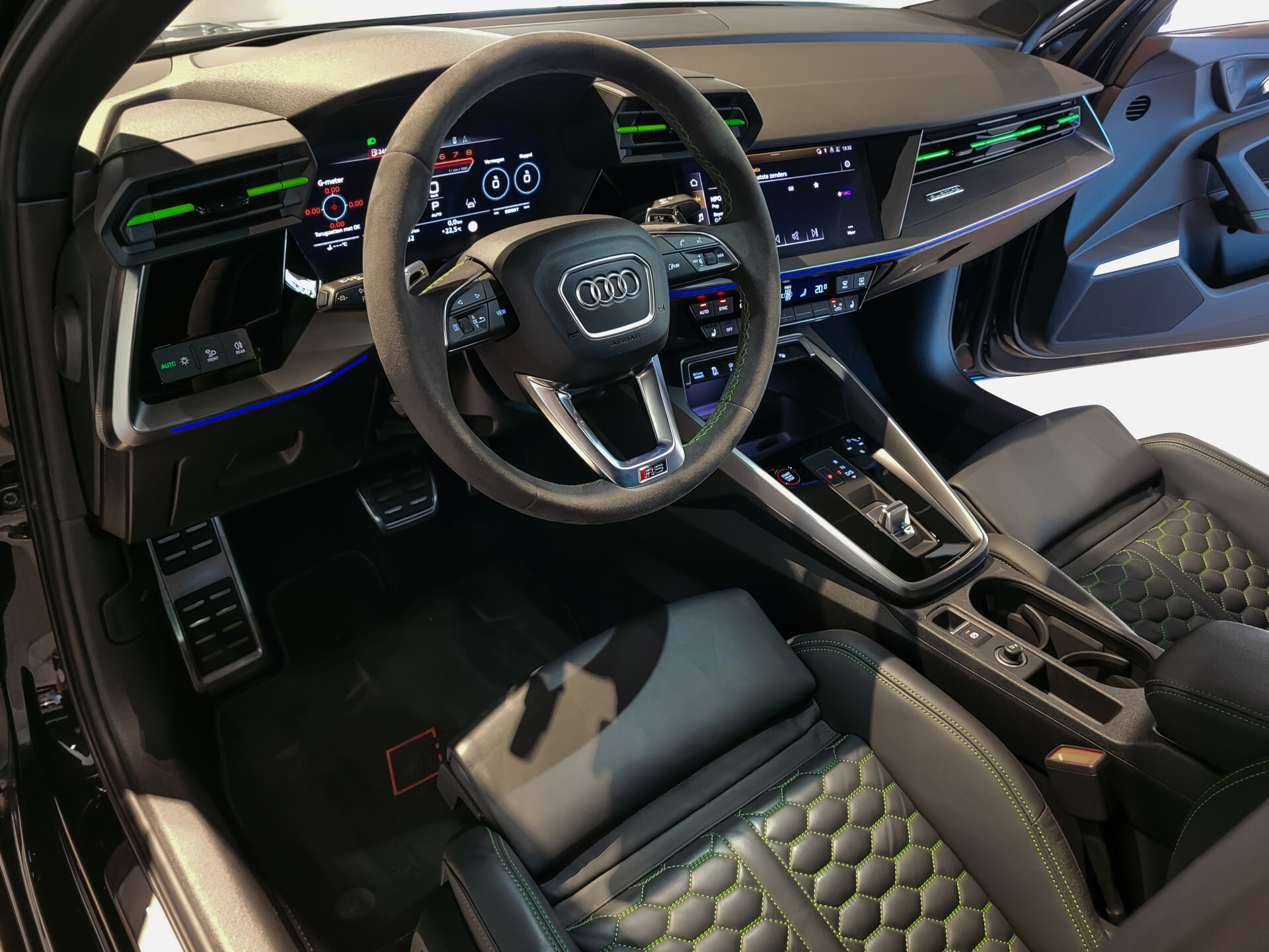 Audi RS3 Limousine 2.5 TFSI Quattro 400pk Hulk Edition B&O|Panorama|Adaptive Cruise|Keyless|Sportstoelen|Fijnnappa|Carbon|Full LED Foto 18