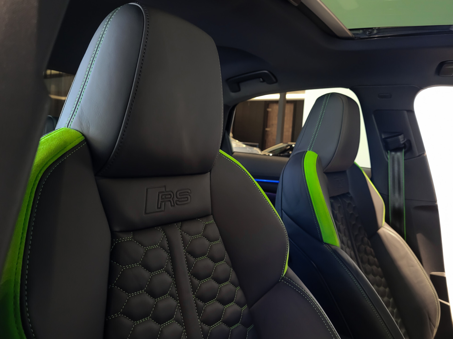 Audi RS3 Limousine 2.5 TFSI Quattro 400pk Hulk Edition B&O|Panorama|Adaptive Cruise|Keyless|Sportstoelen|Fijnnappa|Carbon|Full LED Foto 23