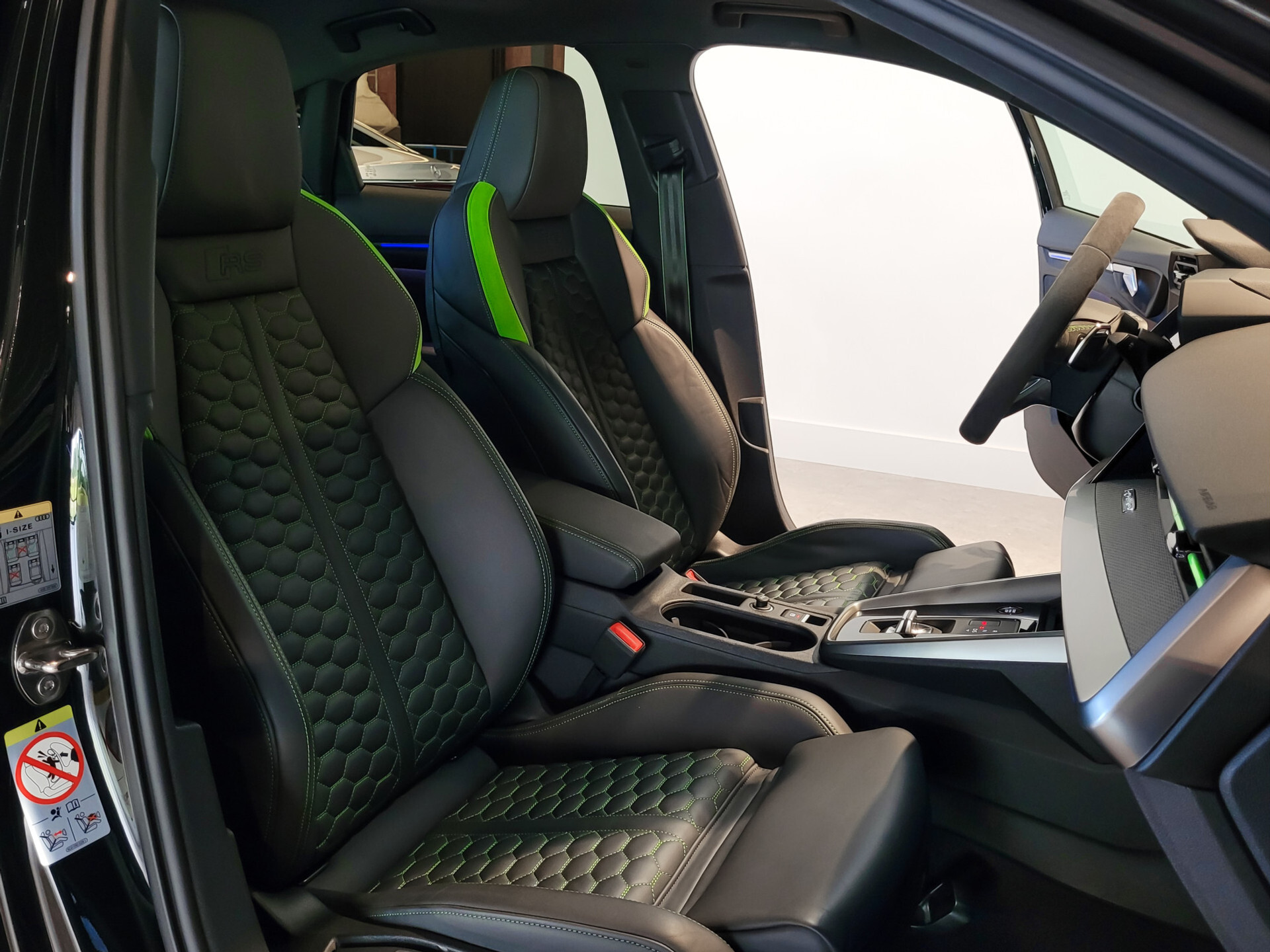 Audi RS3 Limousine 2.5 TFSI Quattro 400pk Hulk Edition B&O|Panorama|Adaptive Cruise|Keyless|Sportstoelen|Fijnnappa|Carbon|Full LED Foto 3