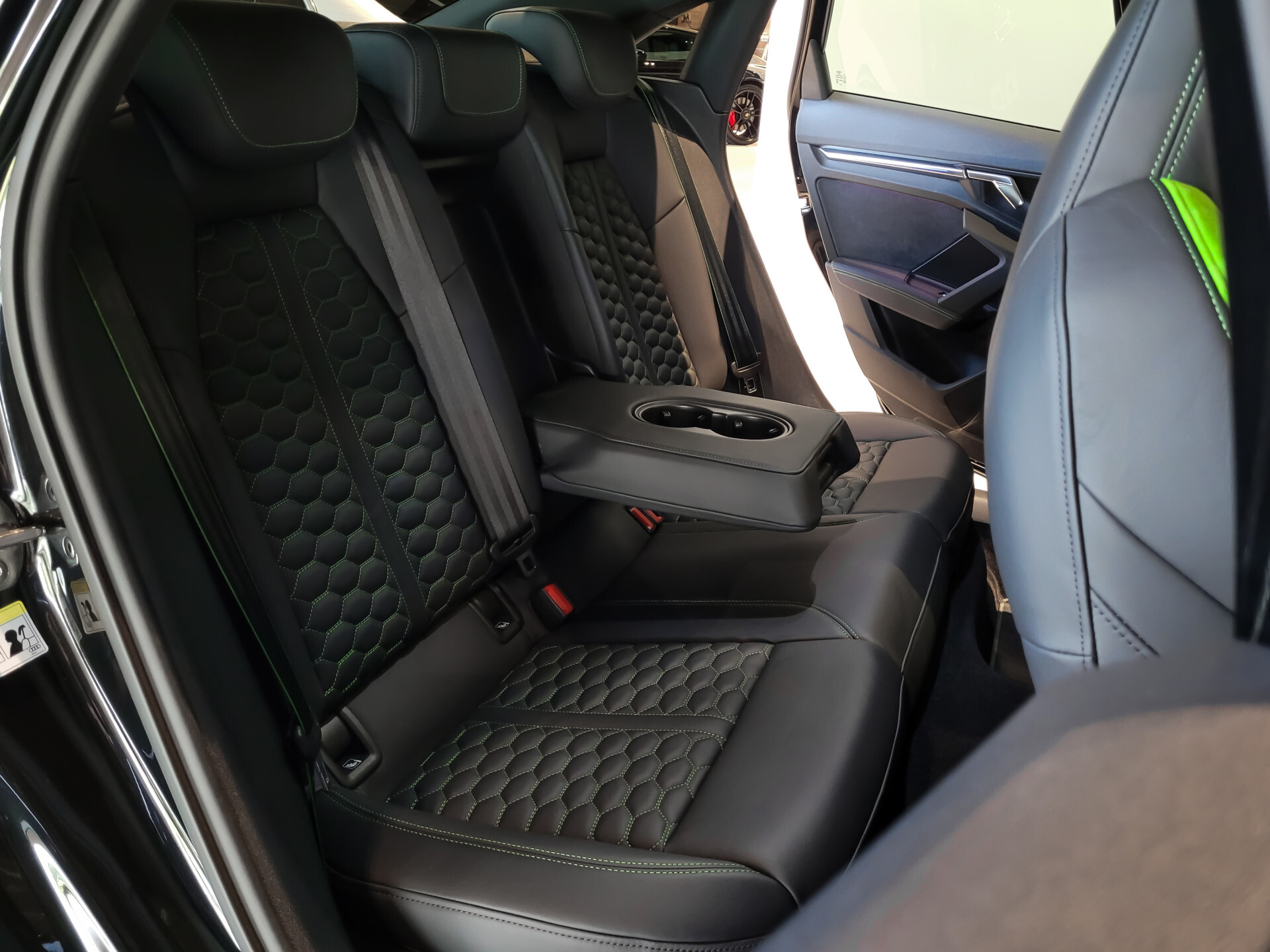 Audi RS3 Limousine 2.5 TFSI Quattro 400pk Hulk Edition B&O|Panorama|Adaptive Cruise|Keyless|Sportstoelen|Fijnnappa|Carbon|Full LED Foto 4
