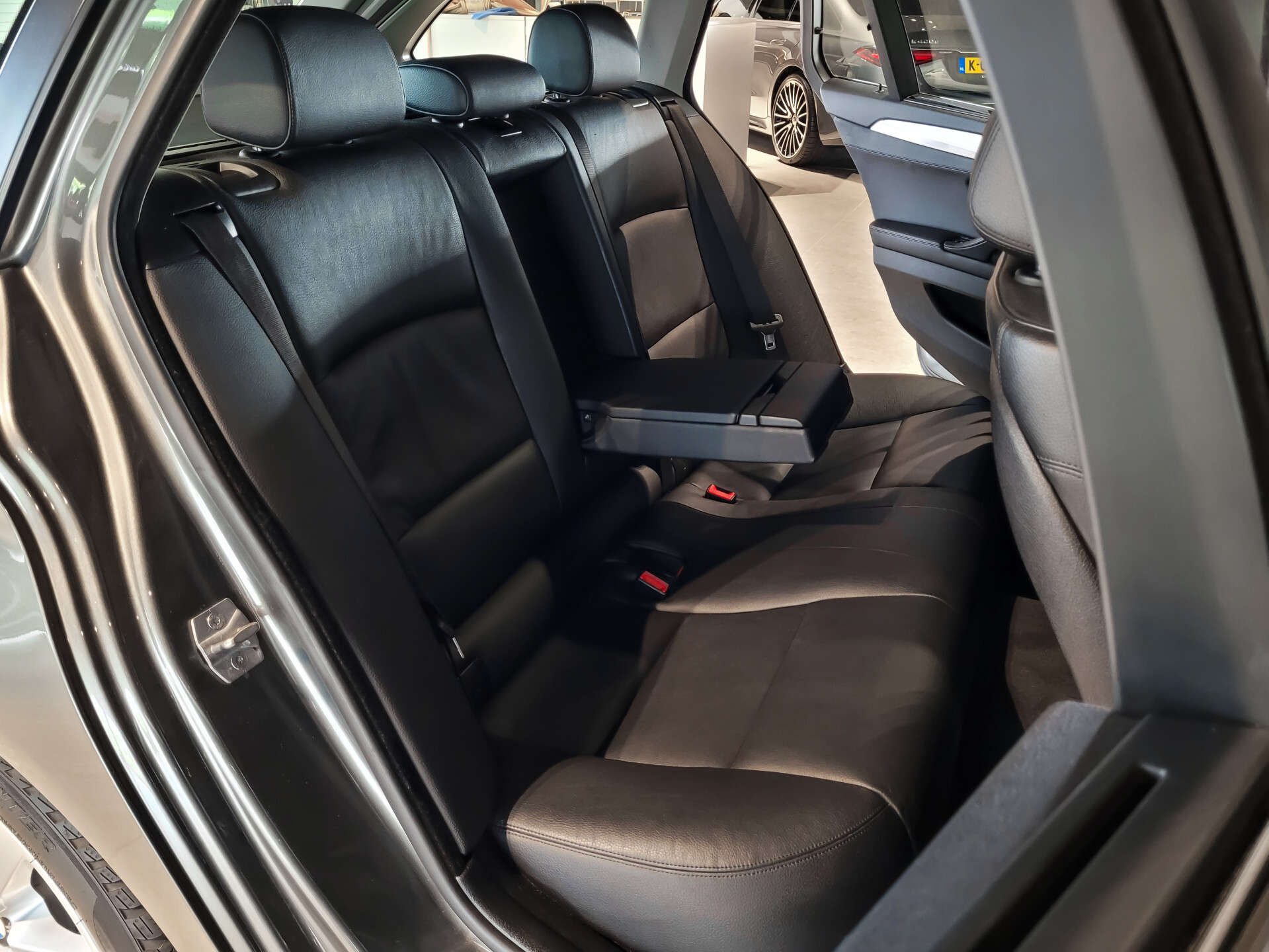 BMW 5 Serie Touring 520d High Executive Panoramadak|Sportstoelen|Aut-Trekhaak|Keyless|EDC|18"|Leder Foto 4