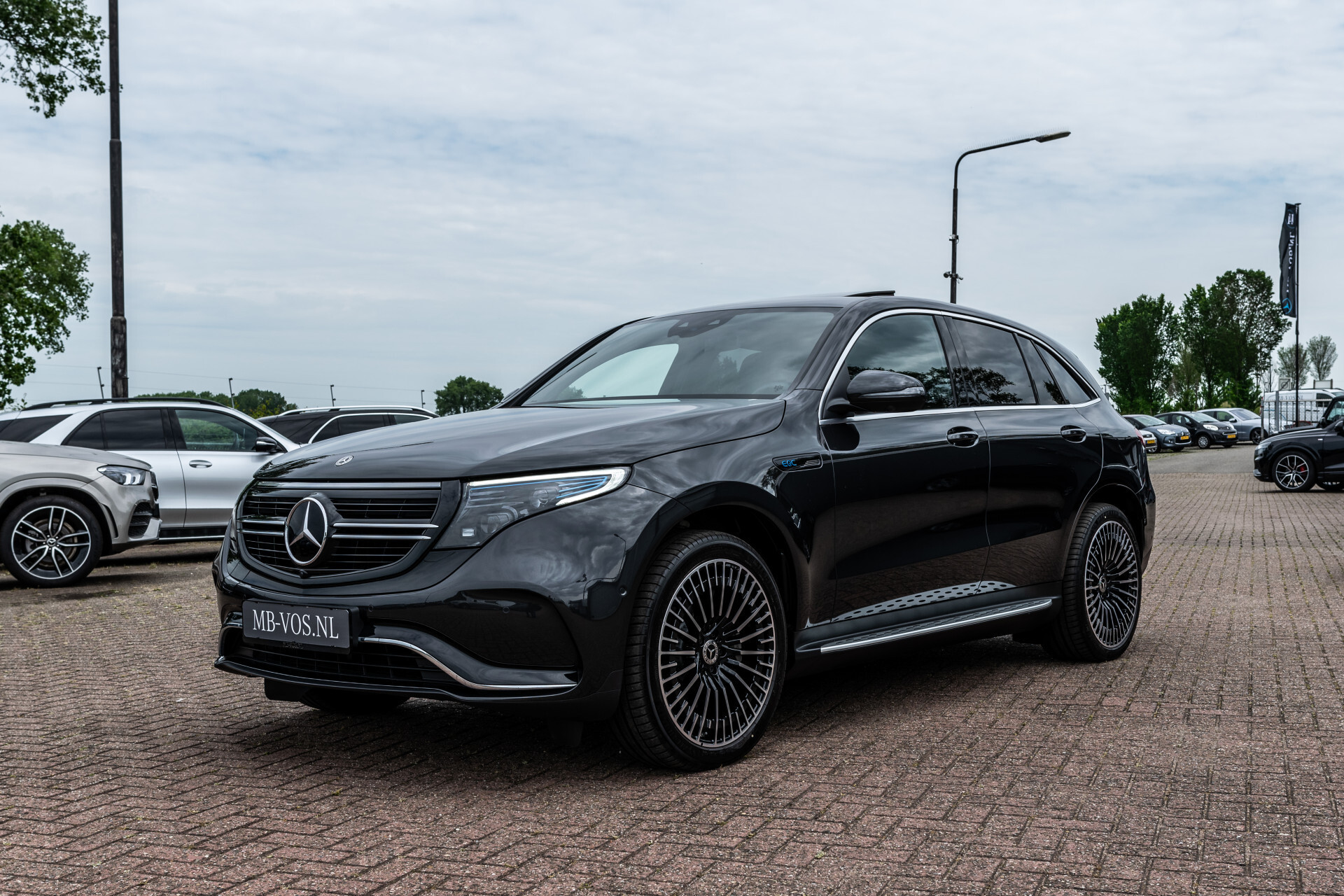 Mercedes-Benz EQC 400 4M AMG Rij-assistentie | Schuifdak | Burmester | 21"AMG | Treeplanken Foto 39