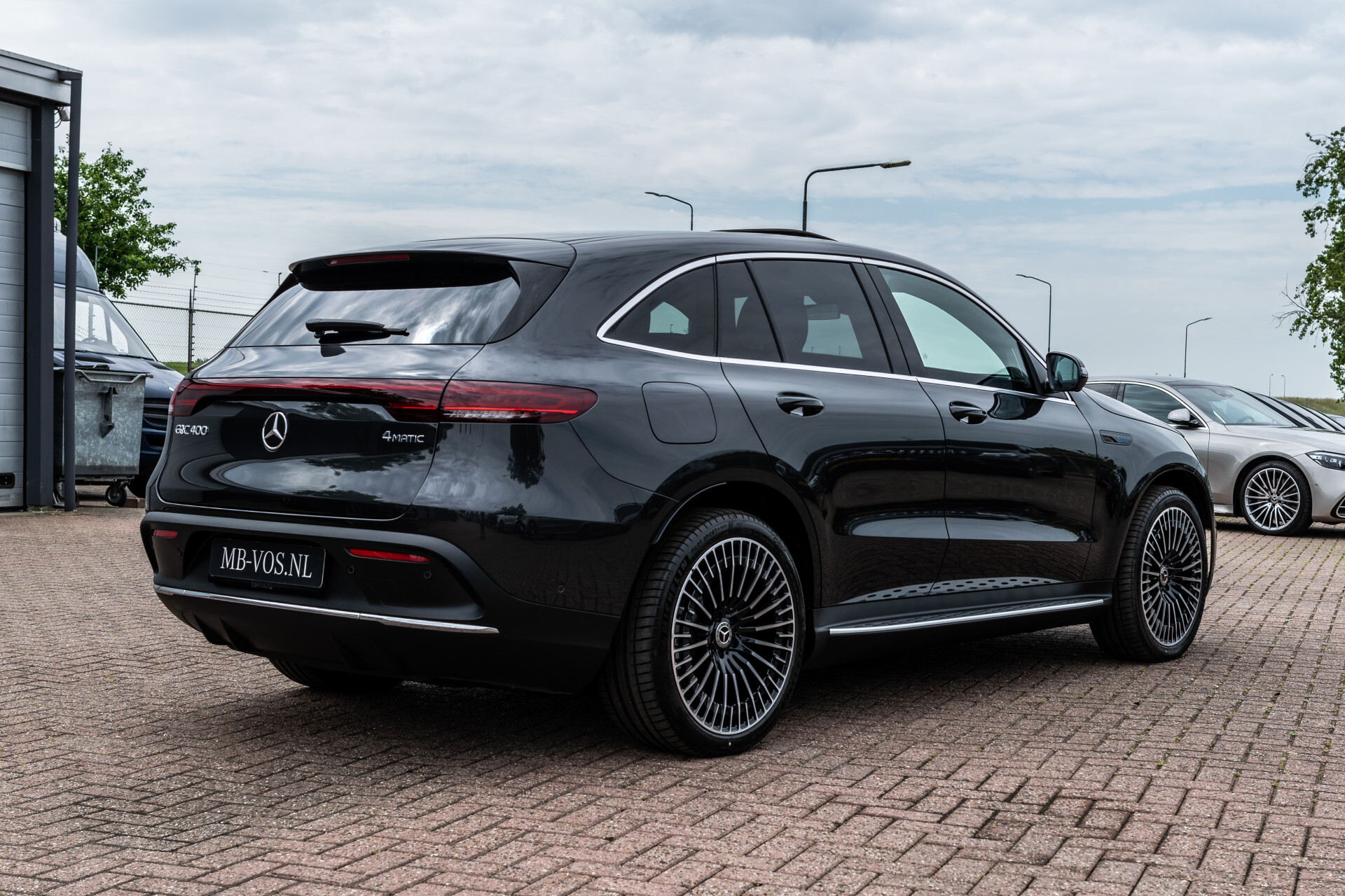 Mercedes-Benz EQC 400 4M AMG Rij-assistentie | Schuifdak | Burmester | 21"AMG | Treeplanken Foto 41