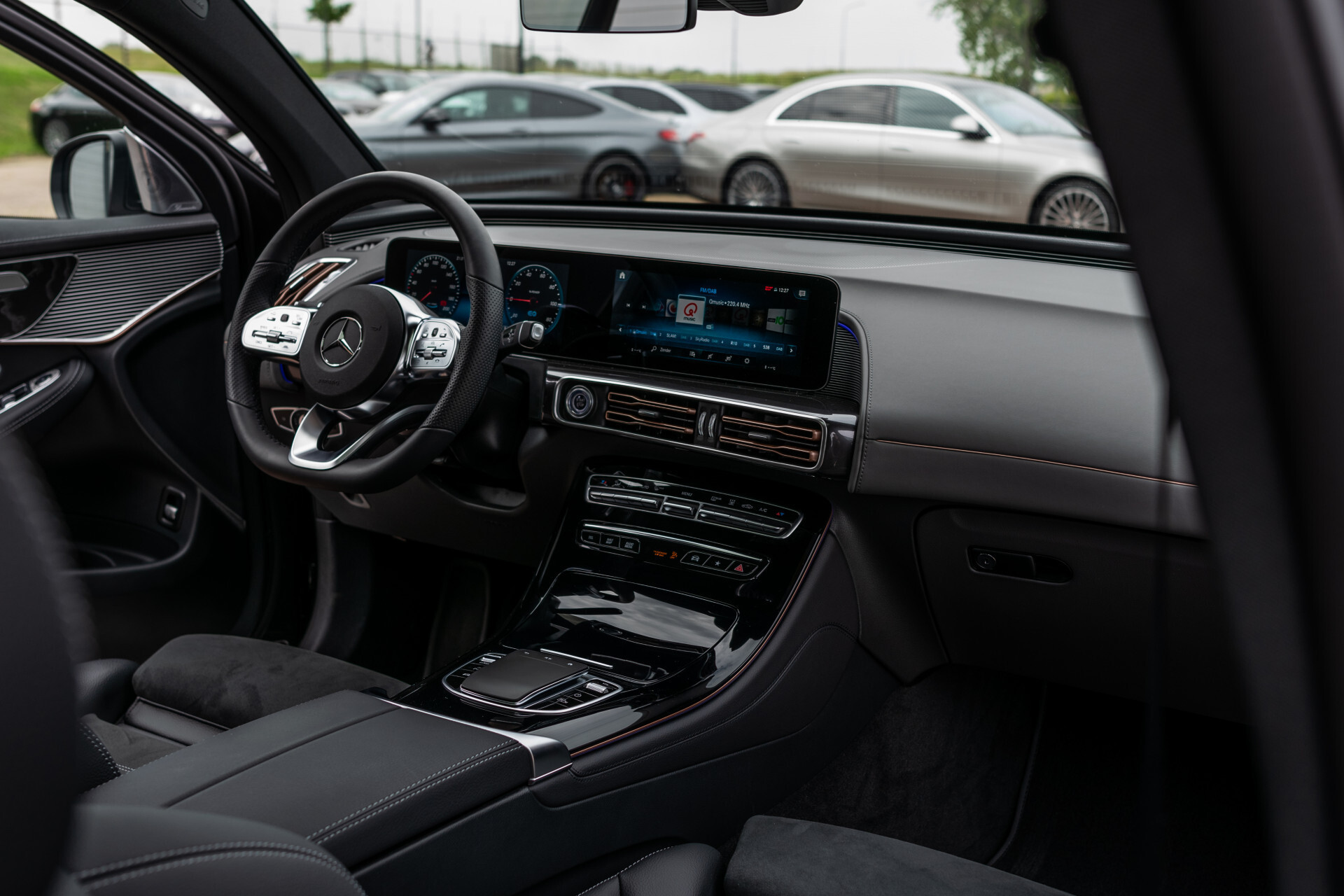 Mercedes-Benz EQC 400 4M AMG Rij-assistentie | Schuifdak | Burmester | 21"AMG | Treeplanken Foto 7