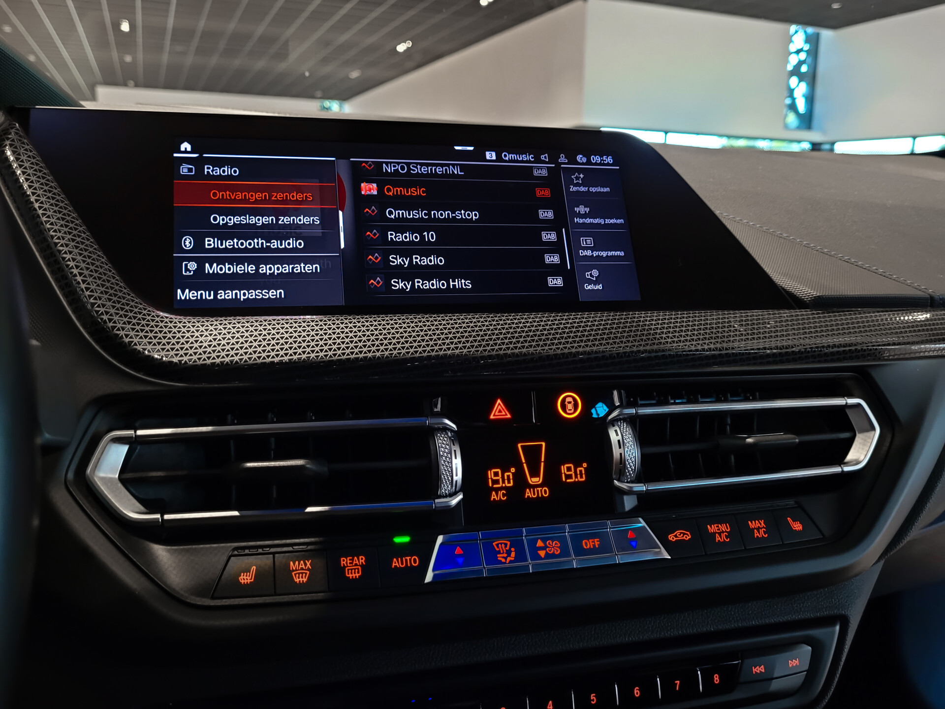 BMW 1-serie M135i xDrive Performance|Aerodynamica|Sportstoelen|Harman-Kardon|Active Guard|LED Foto 21