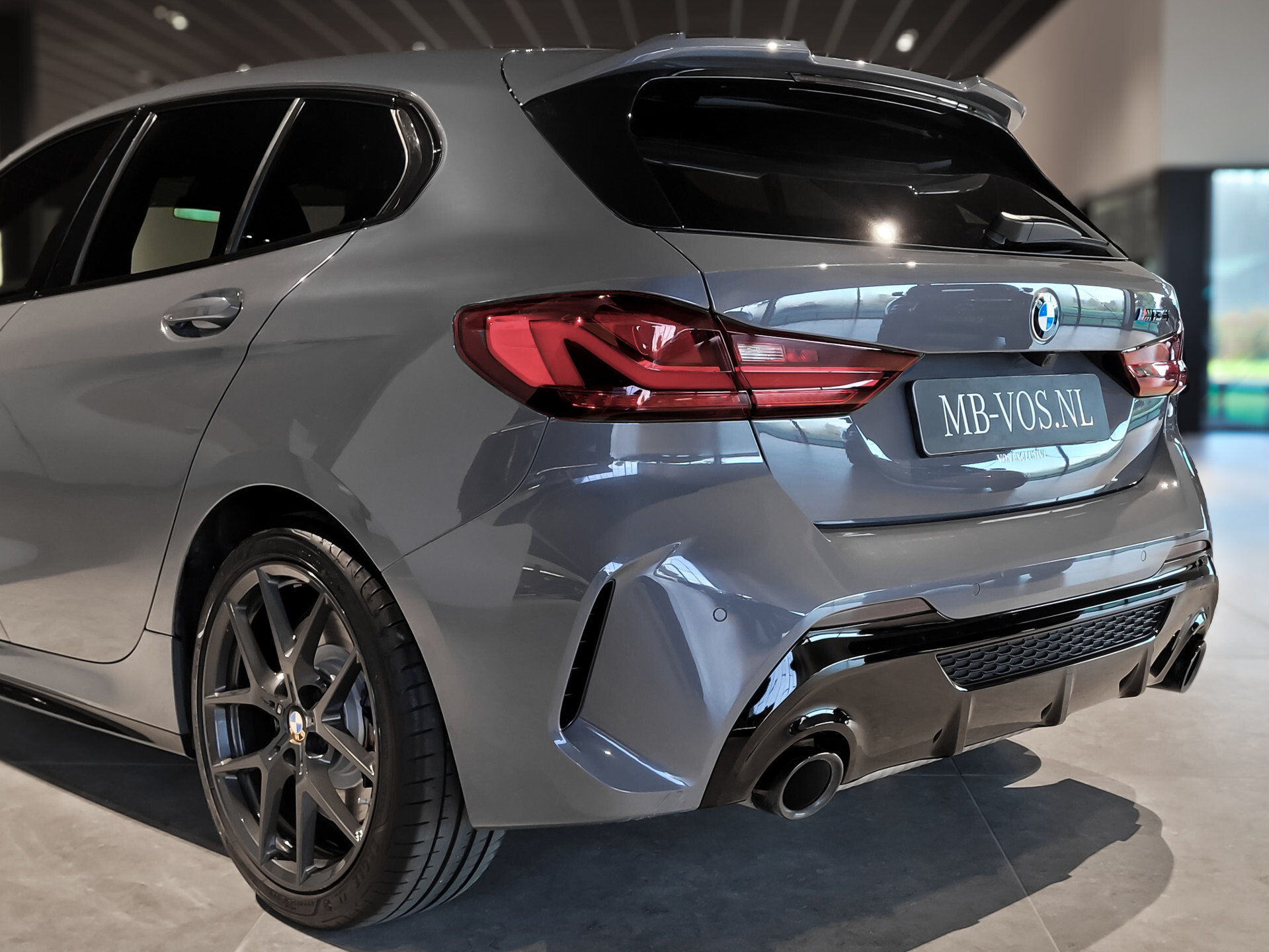 BMW 1-serie M135i xDrive Performance|Aerodynamica|Sportstoelen|Harman-Kardon|Active Guard|LED Foto 38