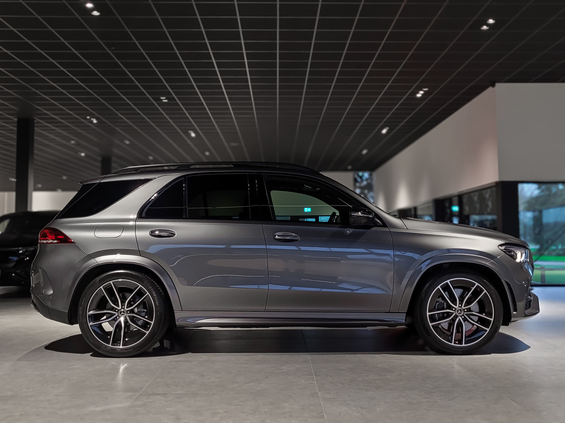 Mercedes-Benz GLE 450 4-M AMG Luchtvering|Distronic|Keyless|22"|Panoramadak|HUD|Burmester|Trekhaak Foto 3