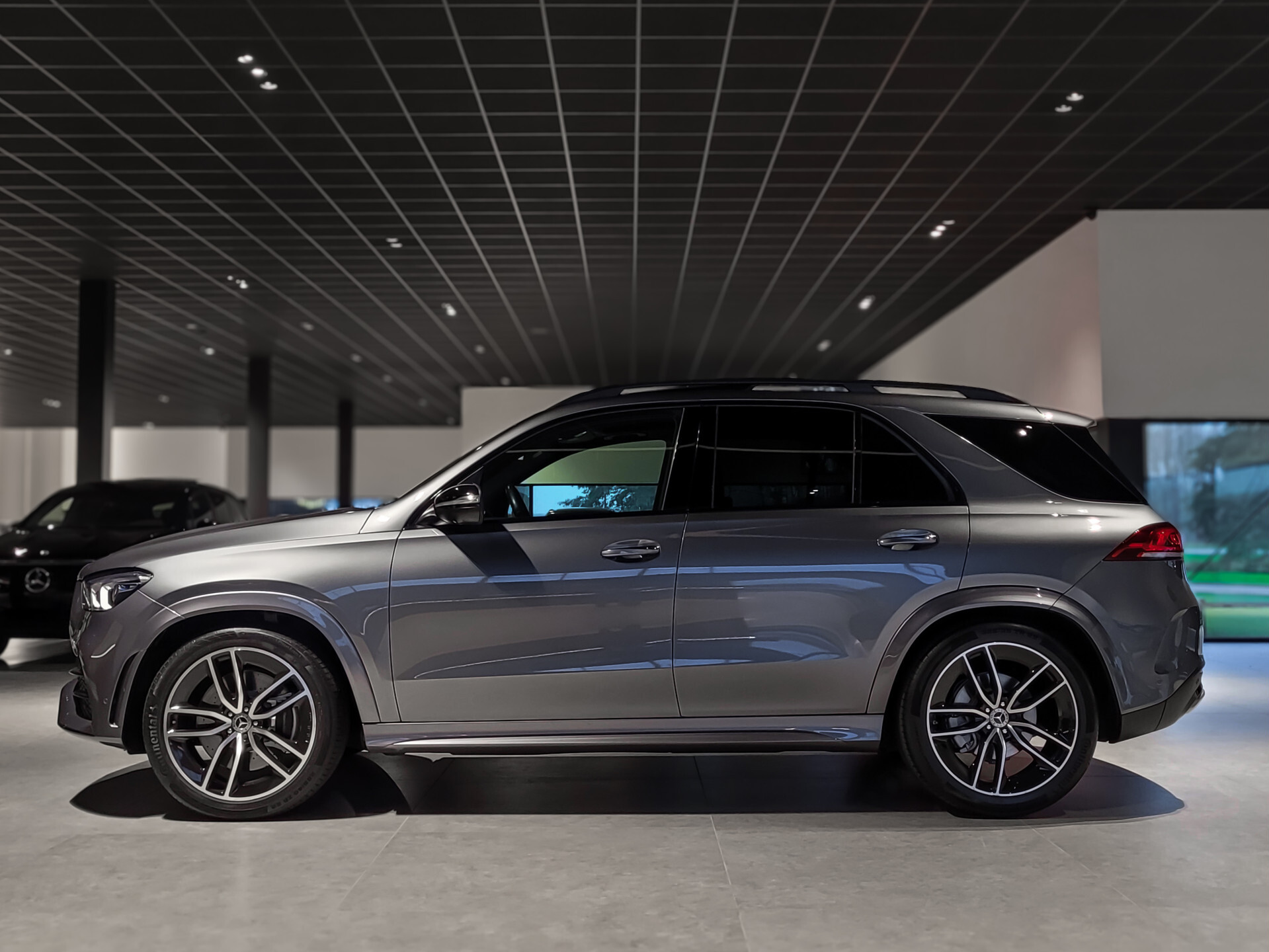 Mercedes-Benz GLE 450 4-M AMG Luchtvering|Distronic|Keyless|22"|Panoramadak|HUD|Burmester|Trekhaak Foto 4