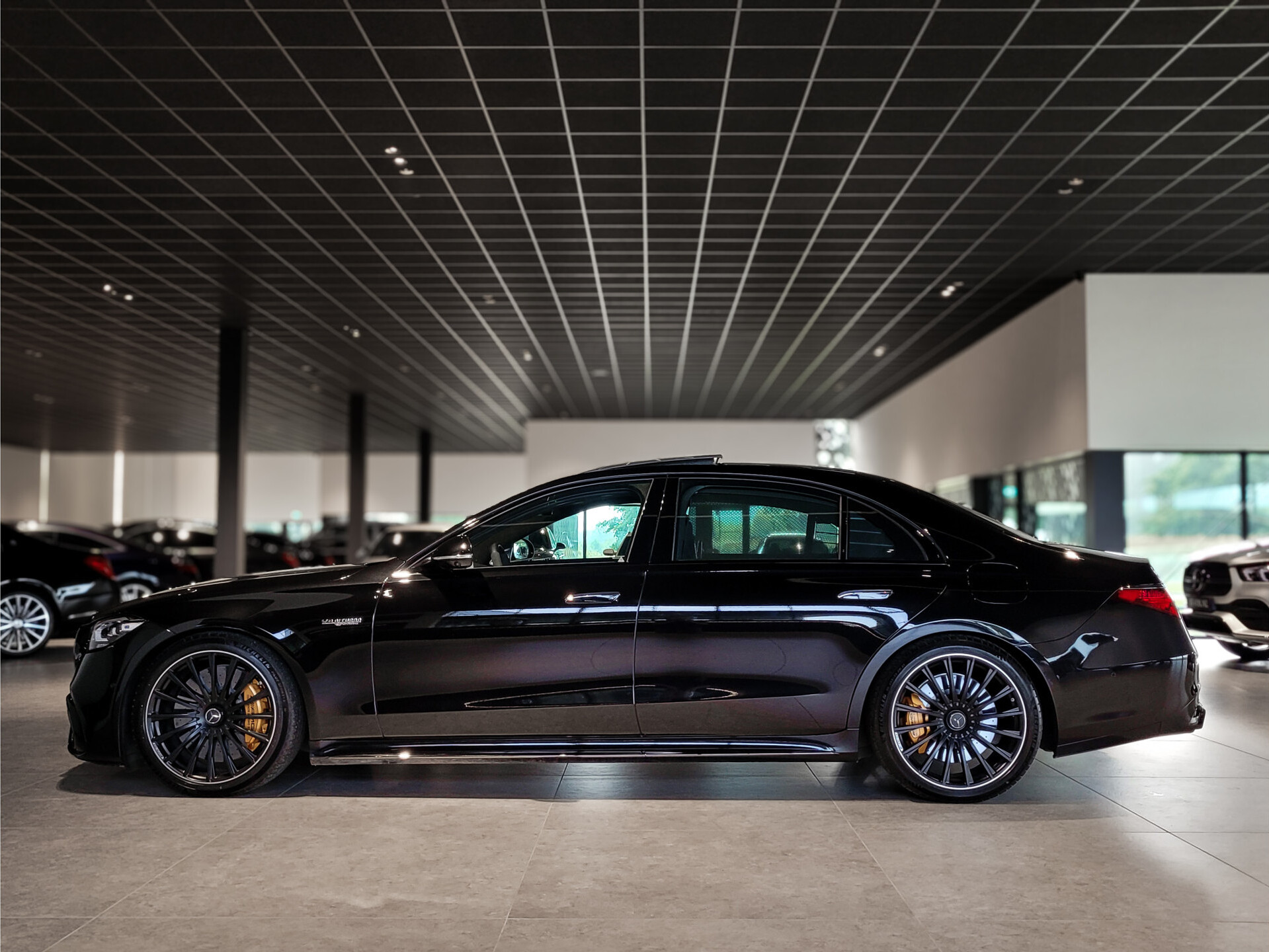 Mercedes-Benz S-Klasse AMG 63 S E Performance Ceramic|First Class|Klaptafels|Entertainment|Flowing Lines Foto 4