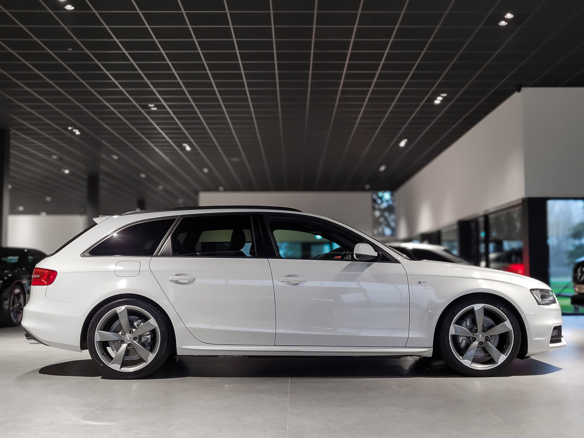 Audi A4 Avant 2.0 TFSI S Edition 19” Rotor|Blackline|Bi-Xenon|Full Map Navi|Pts|NL Auto|Winterset Foto 3