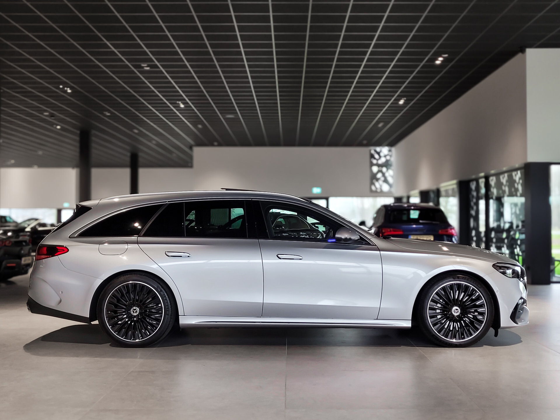 Mercedes-Benz E-Klasse Estate 300 de 4-M AMG Luchvering|ACC|Keyless|Burmester 4D|Mem|Dynamic Light|Trekhaak|360 Foto 3