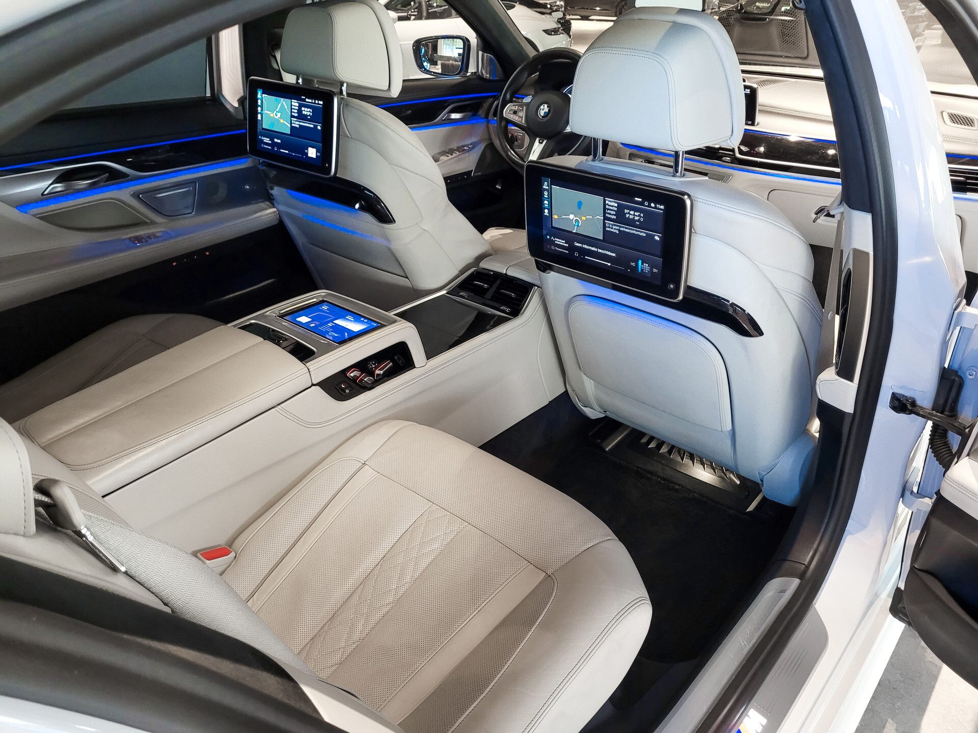 BMW 7 Serie 745Le xDrive M-Sport High Executive Lounge Seating|Klaptafels|B&W|4*Massage|Laser|Sky Lounge Foto 30