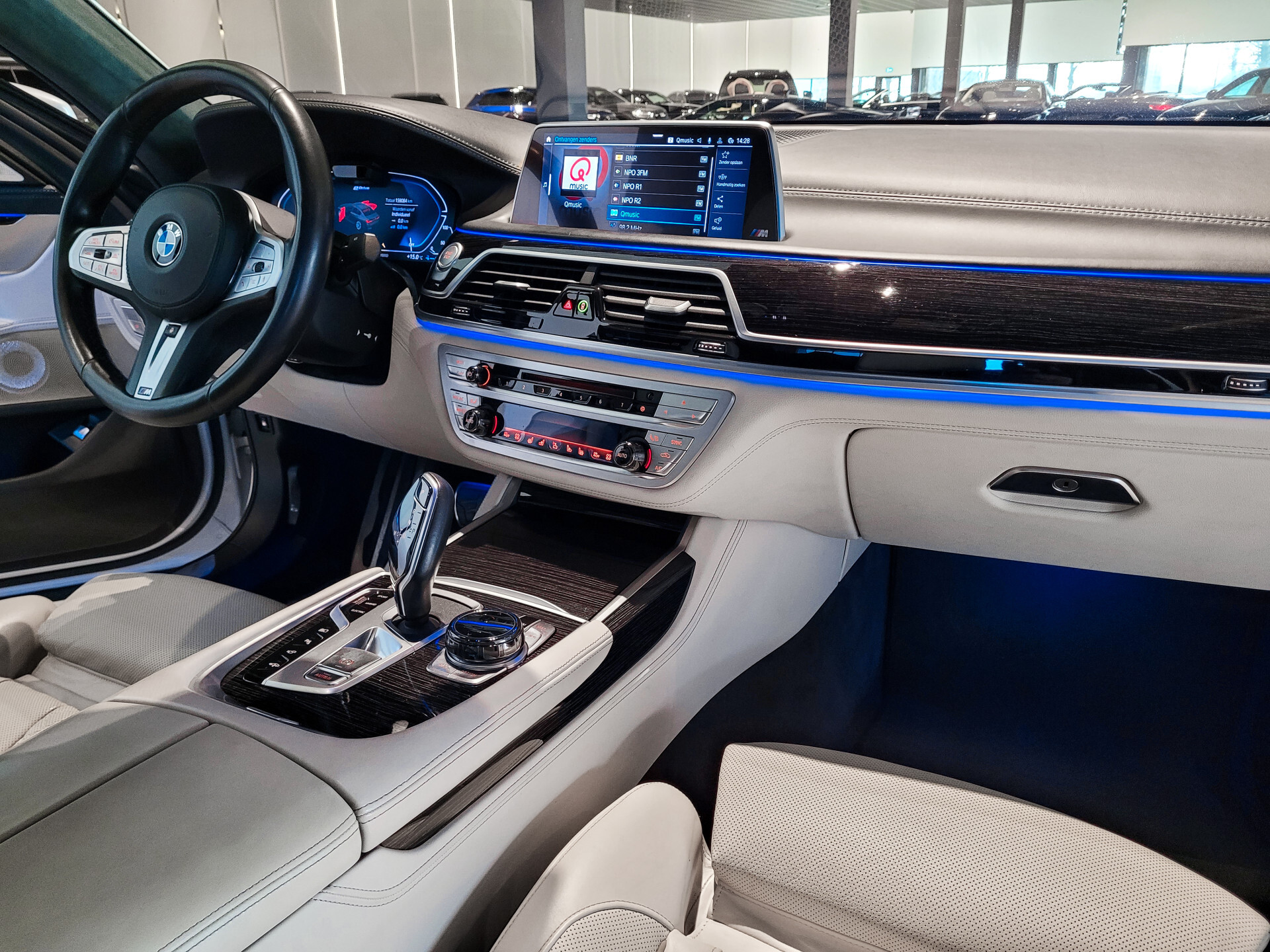 BMW 7 Serie 745Le xDrive M-Sport High Executive Lounge Seating|Klaptafels|B&W|4*Massage|Laser|Sky Lounge Foto 38