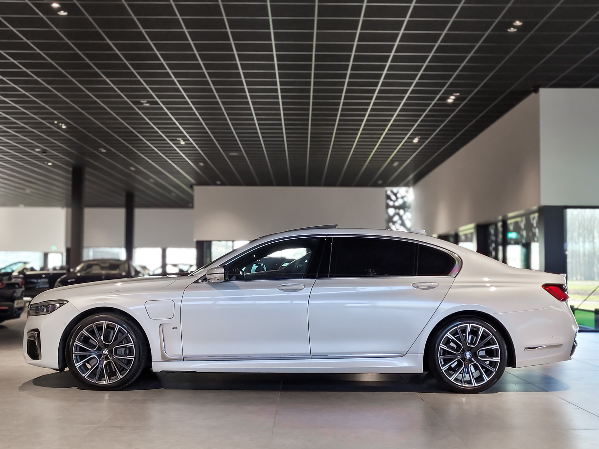 BMW 7 Serie 745Le xDrive M-Sport High Executive Lounge Seating|Klaptafels|B&W|4*Massage|Laser|Sky Lounge Foto 4