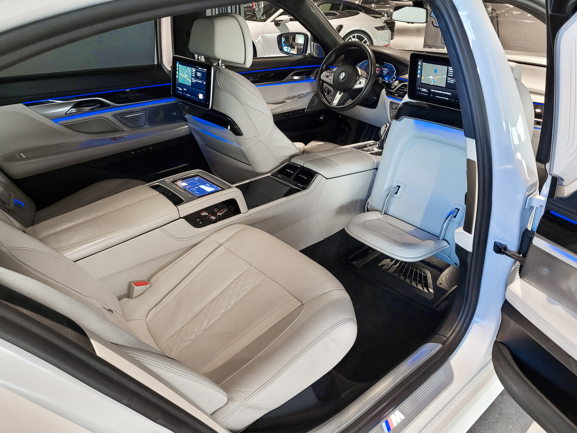 BMW 7 Serie 745Le xDrive M-Sport High Executive Lounge Seating|Klaptafels|B&W|4*Massage|Laser|Sky Lounge Foto 40