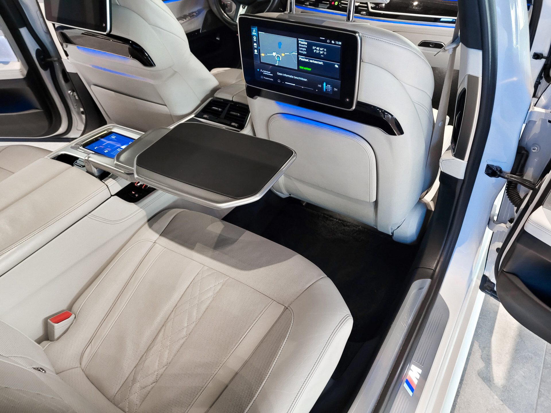 BMW 7 Serie 745Le xDrive M-Sport High Executive Lounge Seating|Klaptafels|B&W|4*Massage|Laser|Sky Lounge Foto 46