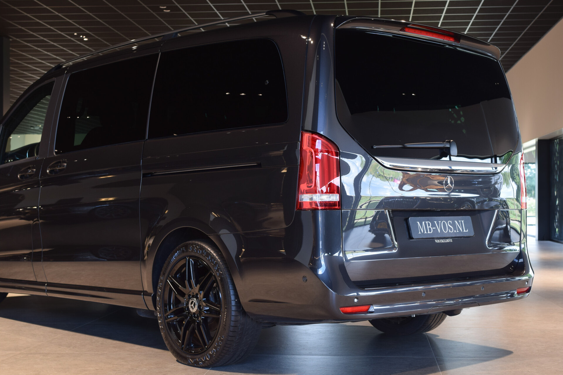 Mercedes-Benz V-Klasse 300d 4-M Lang 6-Persoons AMG Avantgarde Edition Luchtvering|Panorama|Night Foto 41
