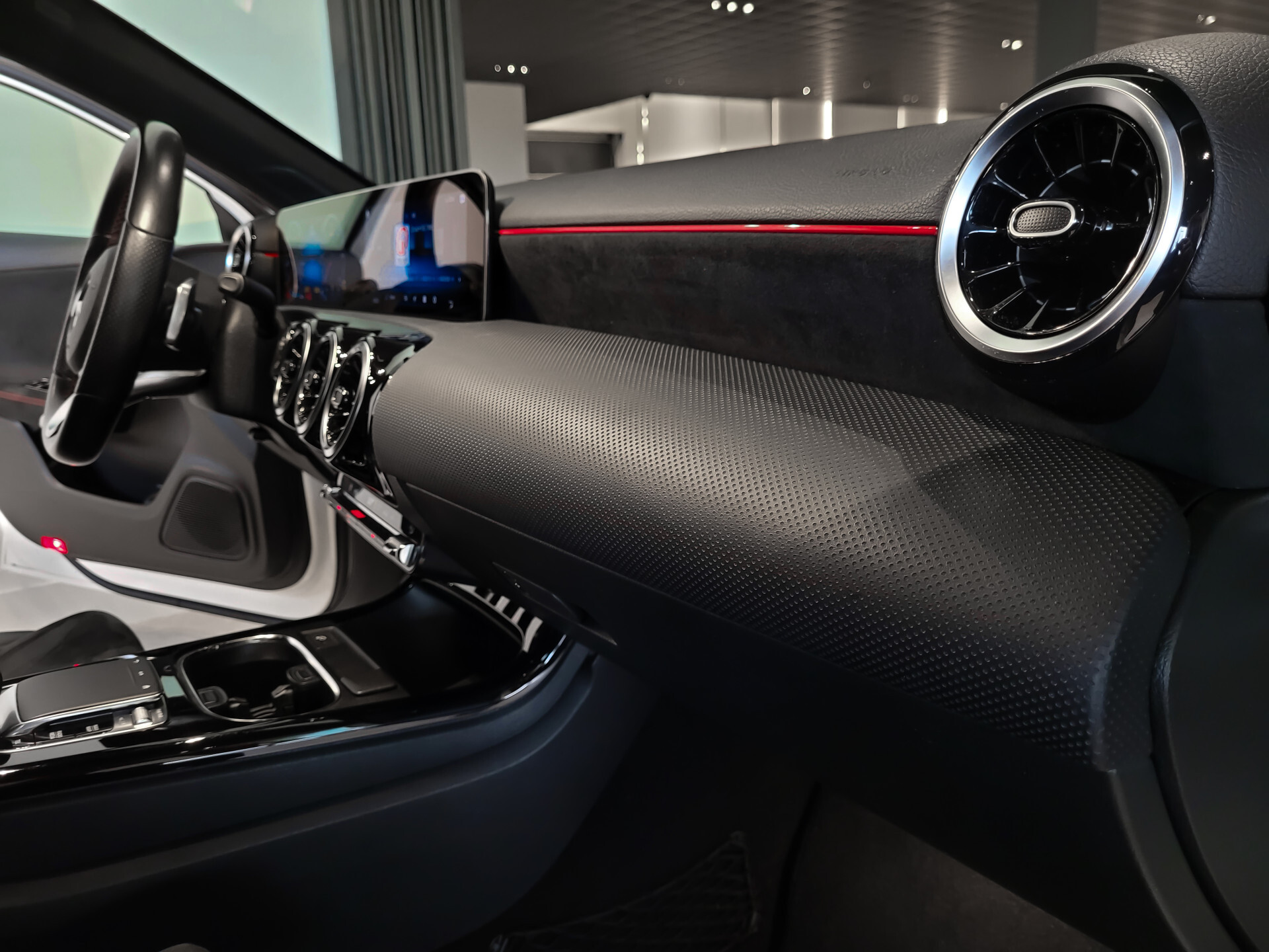 Mercedes-Benz A-Klasse 180 d AMG Night|Panorama|Widescreen|LED|MBUX Aut7 Foto 32