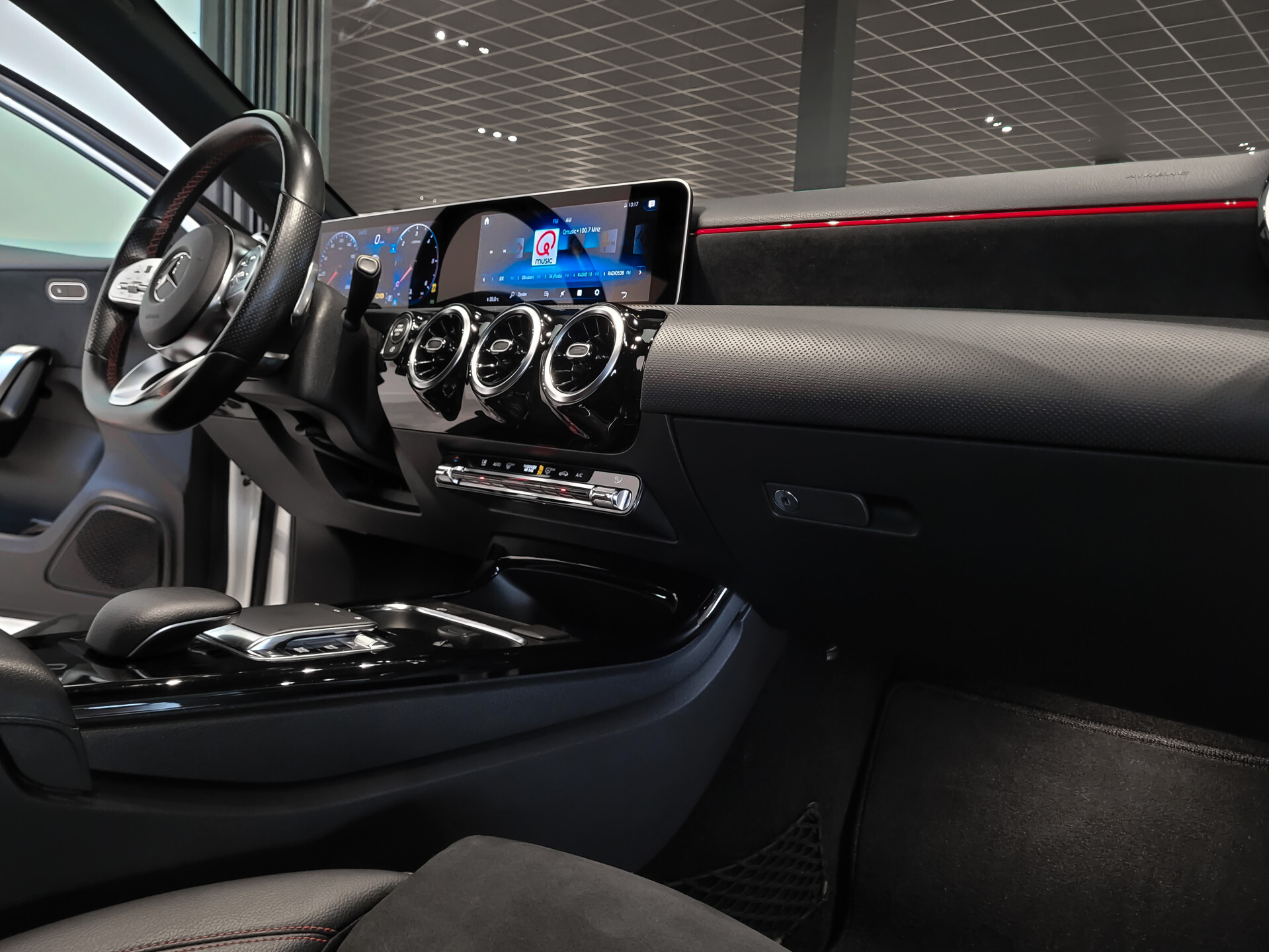 Mercedes-Benz A-Klasse 180 d AMG Night|Panorama|Widescreen|LED|MBUX Aut7 Foto 33