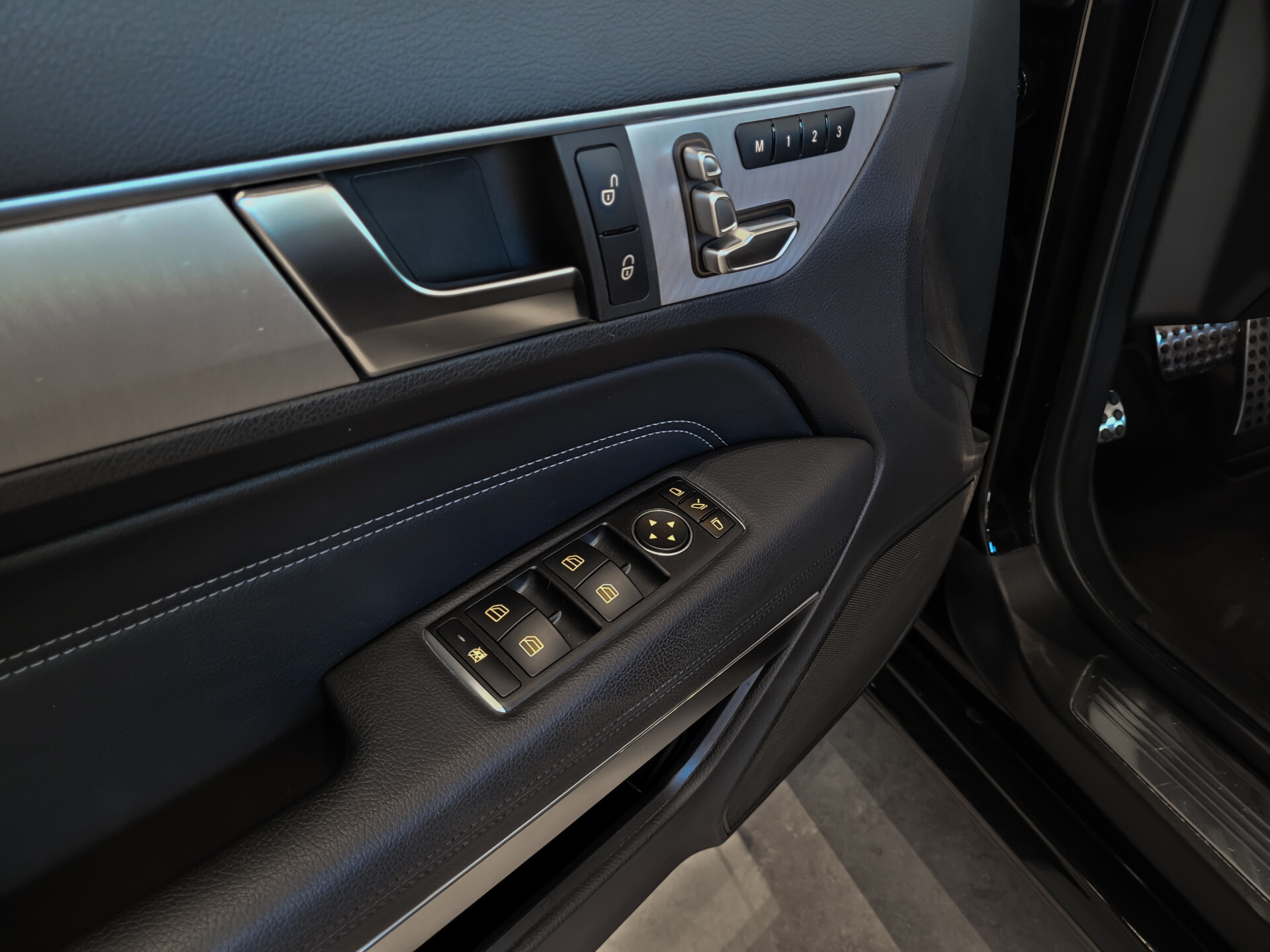 Mercedes-Benz E-Klasse Cabrio 500 AMG Distronic|Keyless|Harman-Kardon|19"|Aircap-scarf|Camera|Aut7 Foto 14