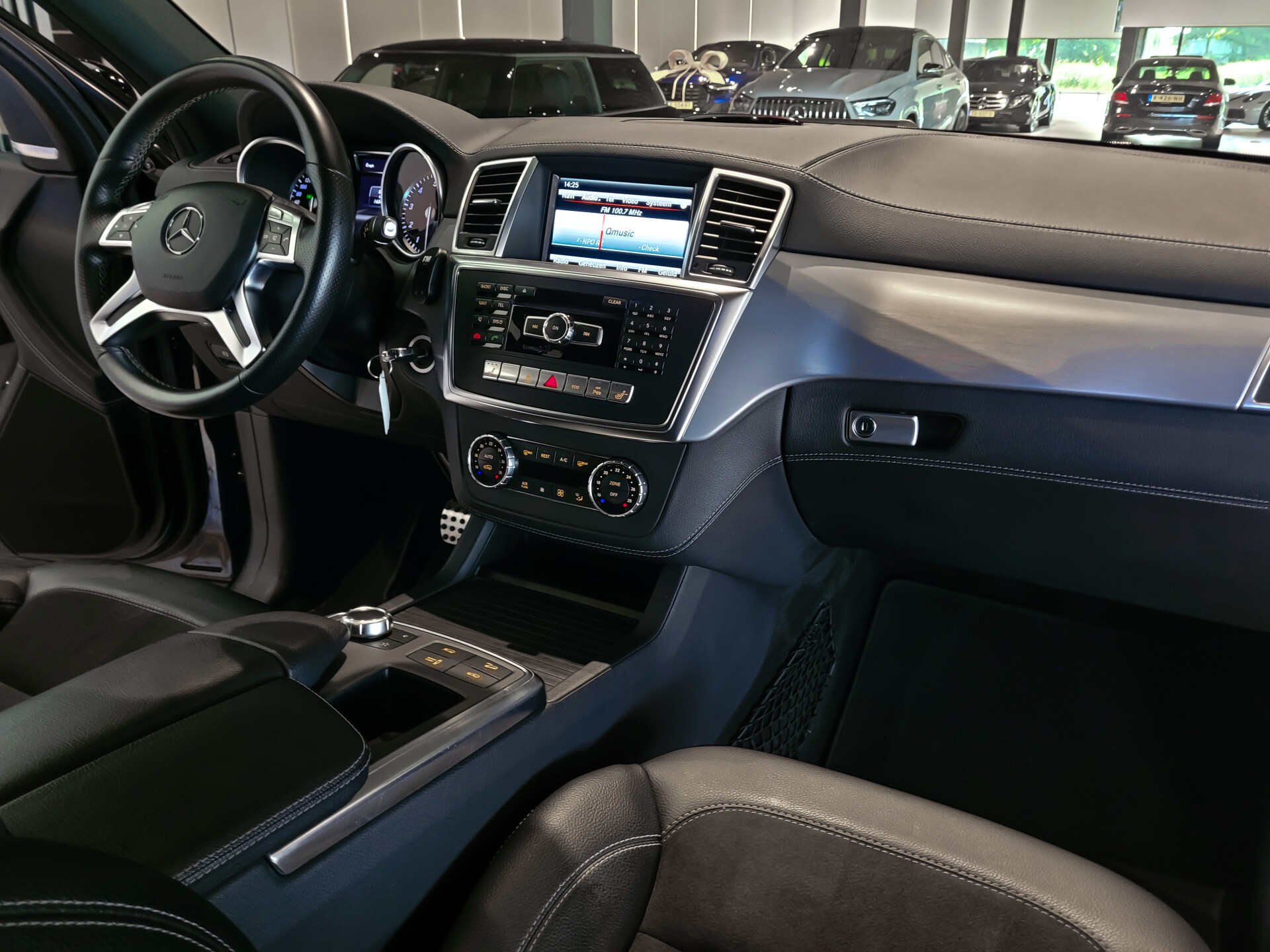 Mercedes-Benz M-Klasse 350 4-M AMG Luchtvering|ACC|Harman-Kardon|Trekhaak|Camera|Memory|Schuifdak Foto 23