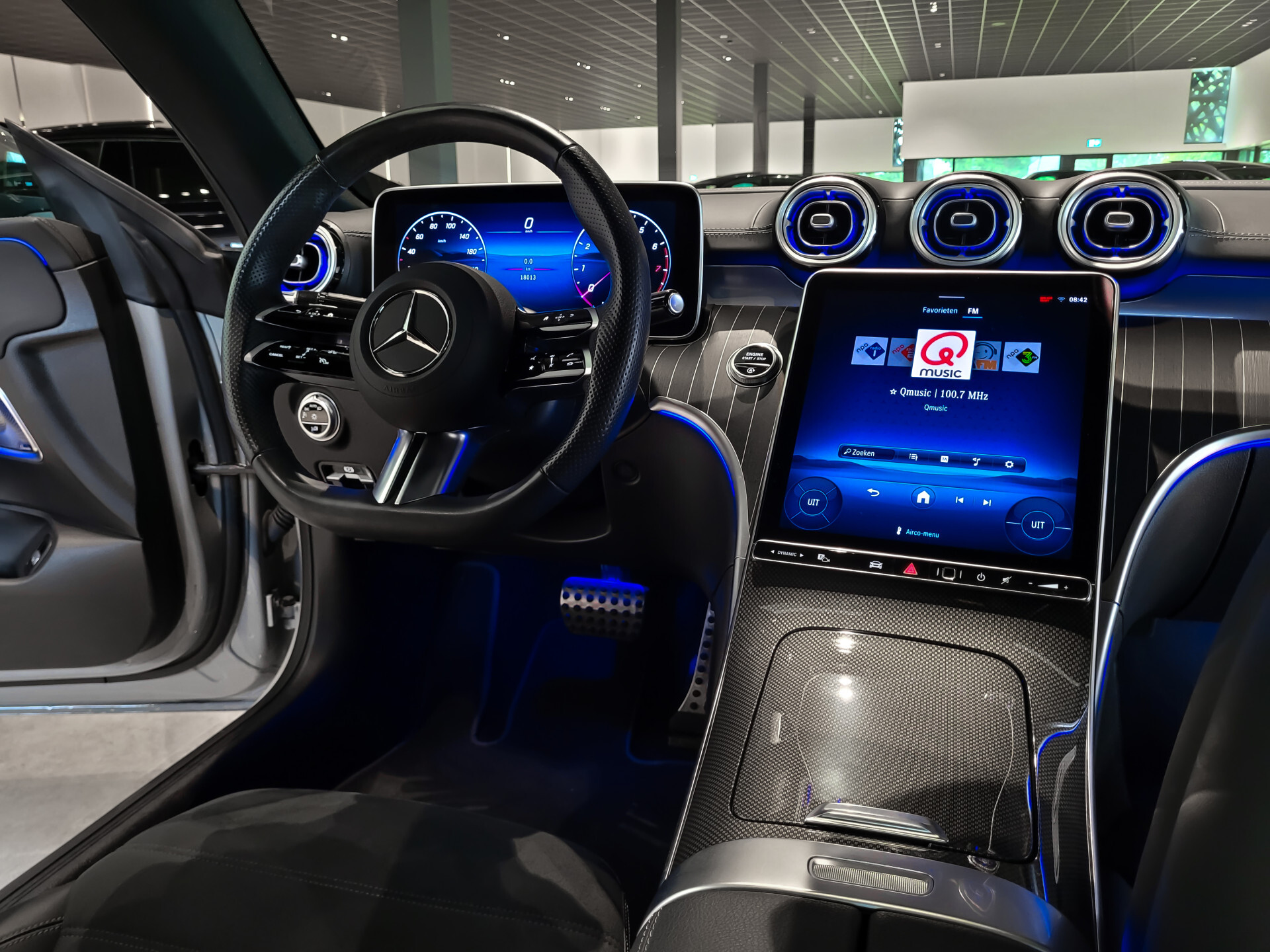 Mercedes-Benz CLE Coupé 200 AMG Night|Panorama|Distronic|Keyless|Digital Light|Burmester 3D|Mem|Verw-stuur|20" Foto 25