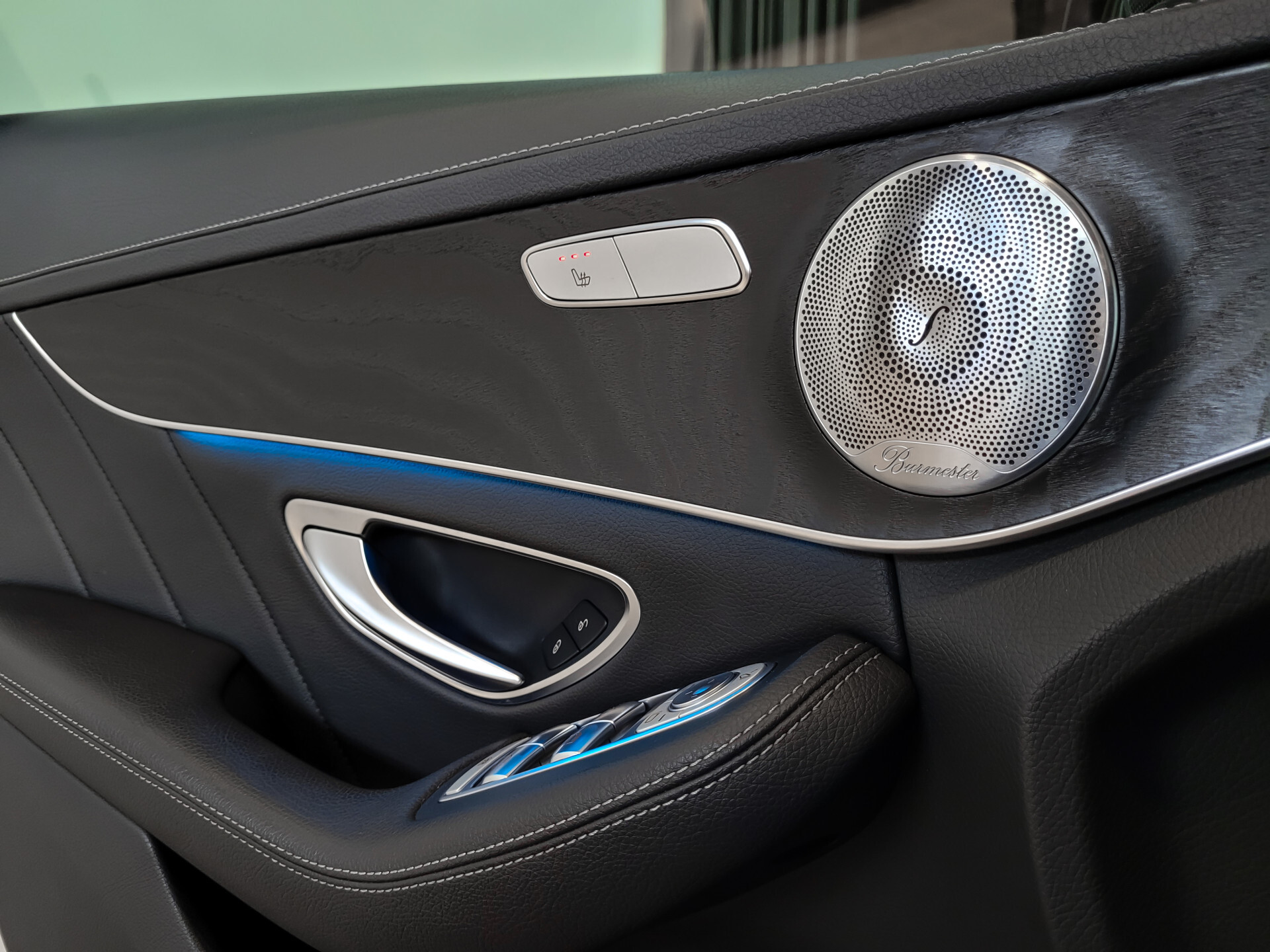Mercedes-Benz C-Klasse 400 4-M AMG Night|Panorama|19"|Burmester|360|Distronic Foto 10