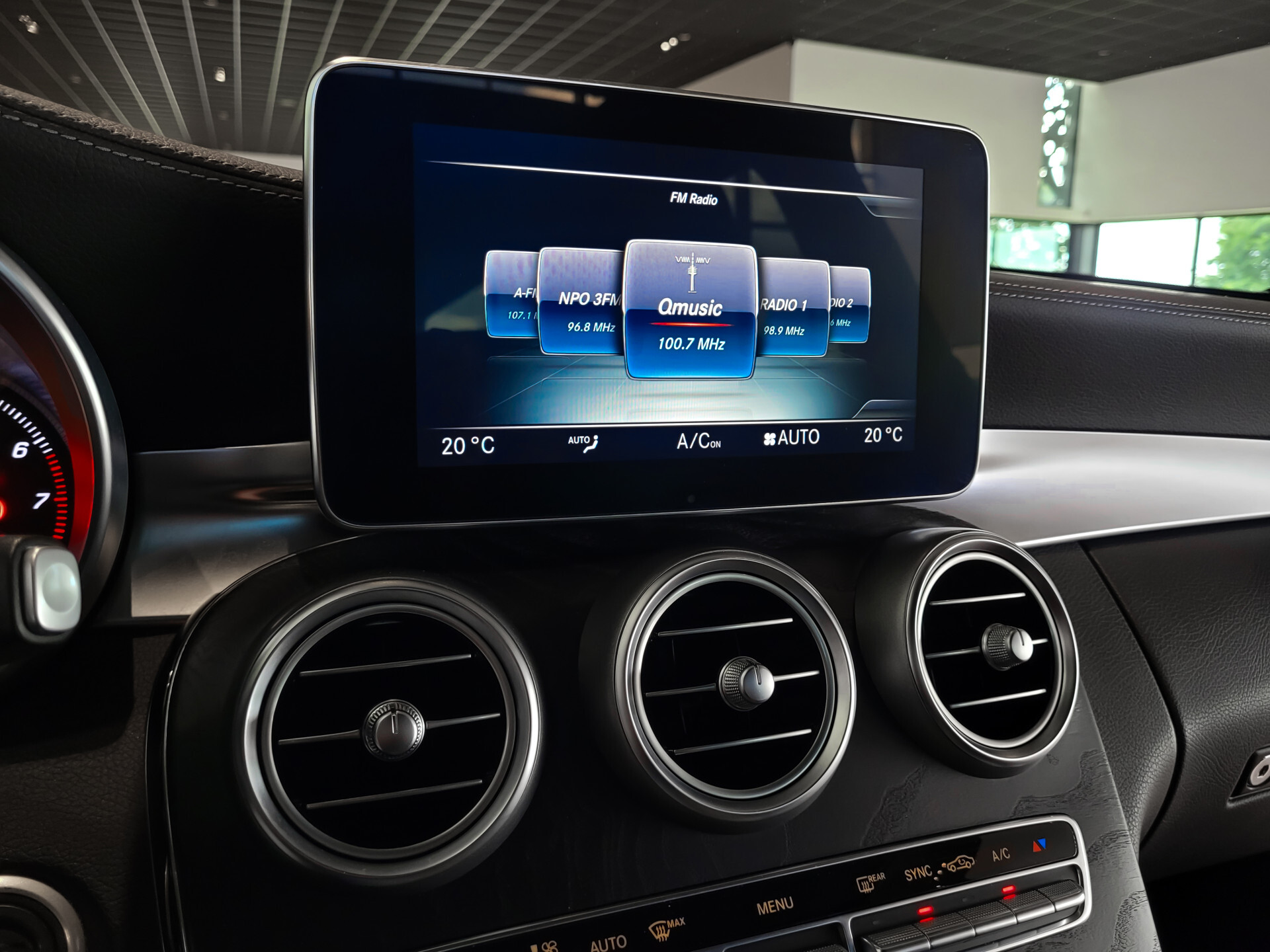 Mercedes-Benz C-Klasse 400 4-M AMG Night|Panorama|19"|Burmester|360|Distronic Foto 11