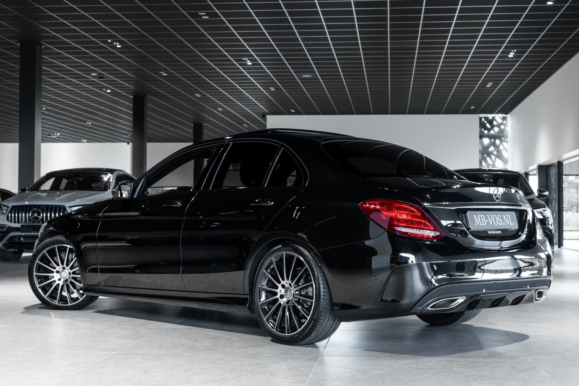 Mercedes-Benz C-Klasse 400 4-M AMG Night|Panorama|19"|Burmester|360|Distronic Foto 2