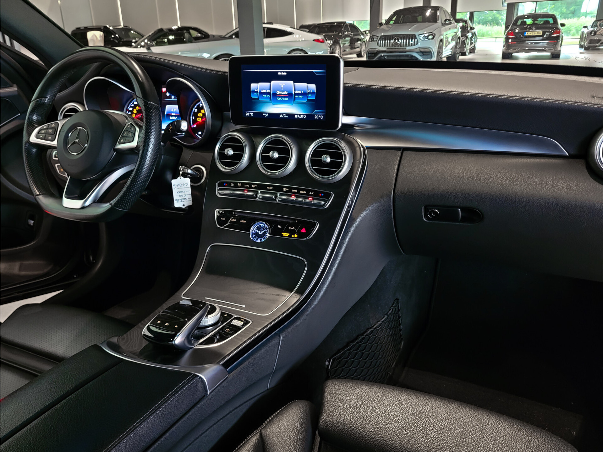 Mercedes-Benz C-Klasse 400 4-M AMG Night|Panorama|19"|Burmester|360|Distronic Foto 27
