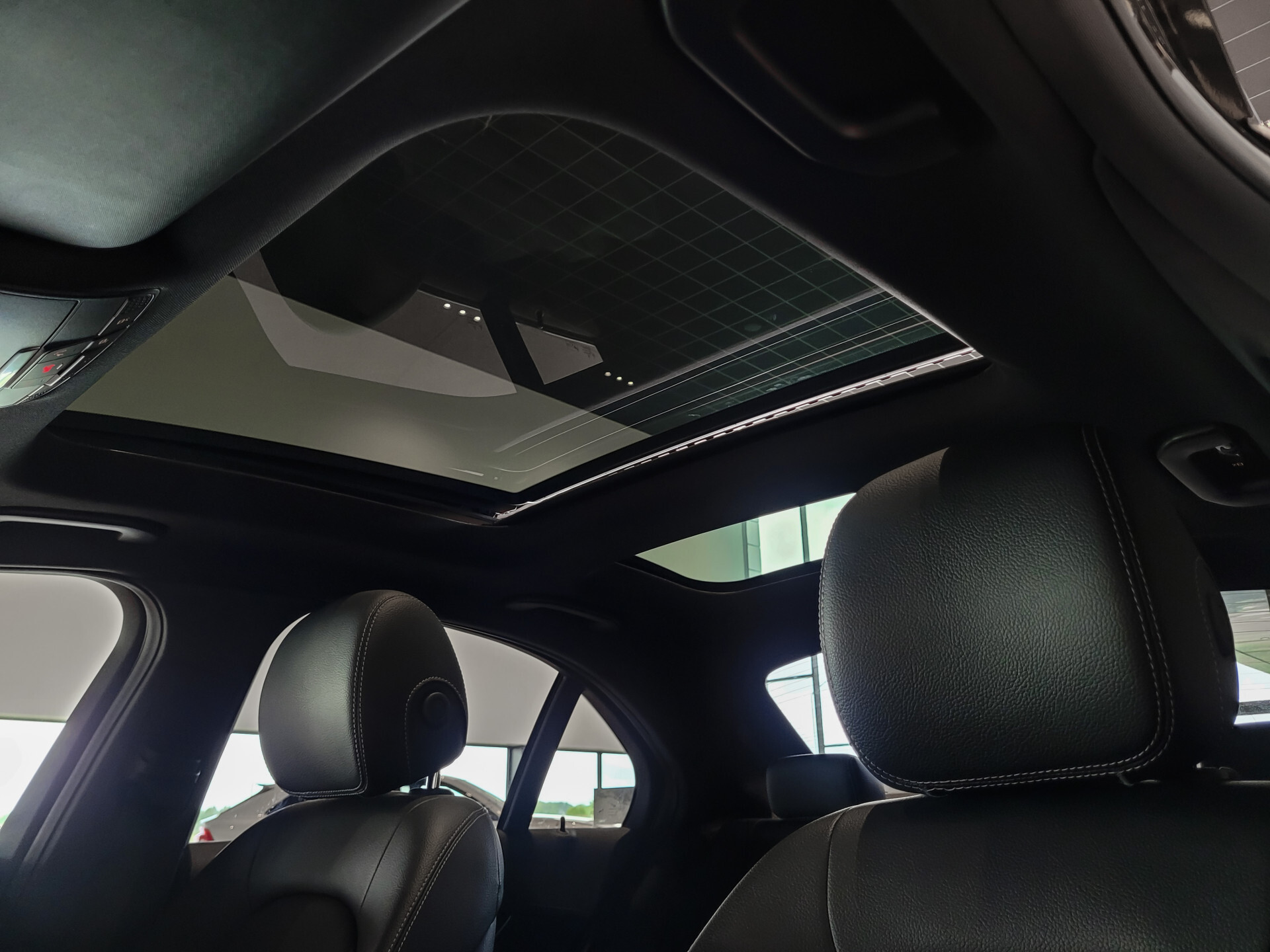 Mercedes-Benz C-Klasse 400 4-M AMG Night|Panorama|19"|Burmester|360|Distronic Foto 29