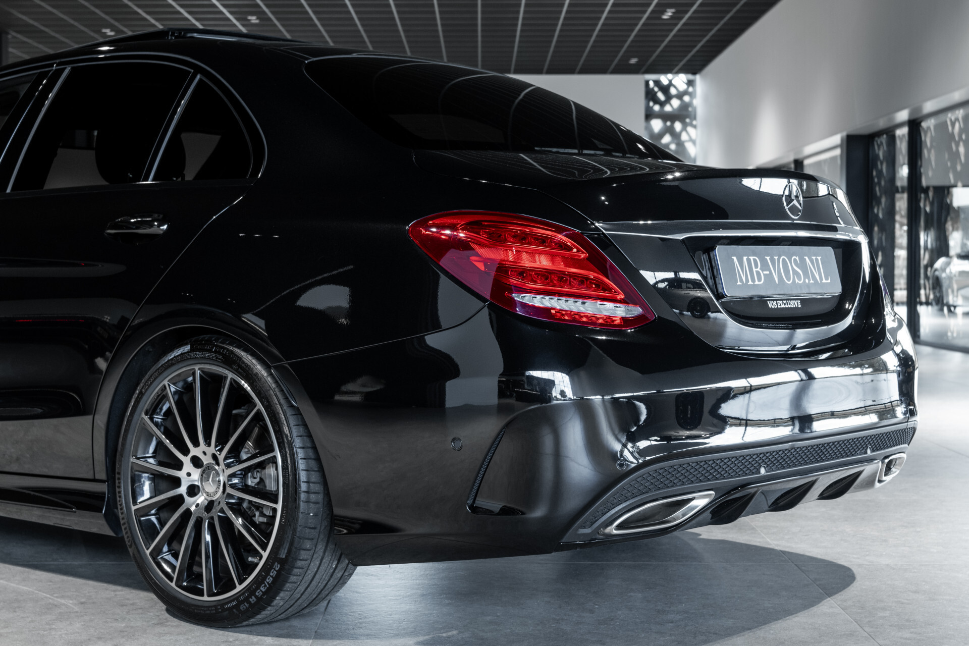 Mercedes-Benz C-Klasse 400 4-M AMG Night|Panorama|19"|Burmester|360|Distronic Foto 32