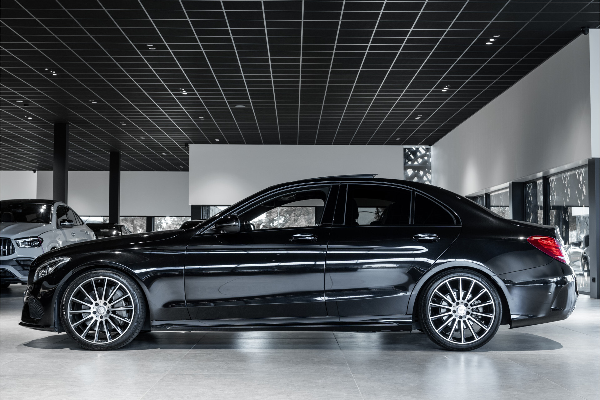 Mercedes-Benz C-Klasse 400 4-M AMG Night|Panorama|19"|Burmester|360|Distronic Foto 4